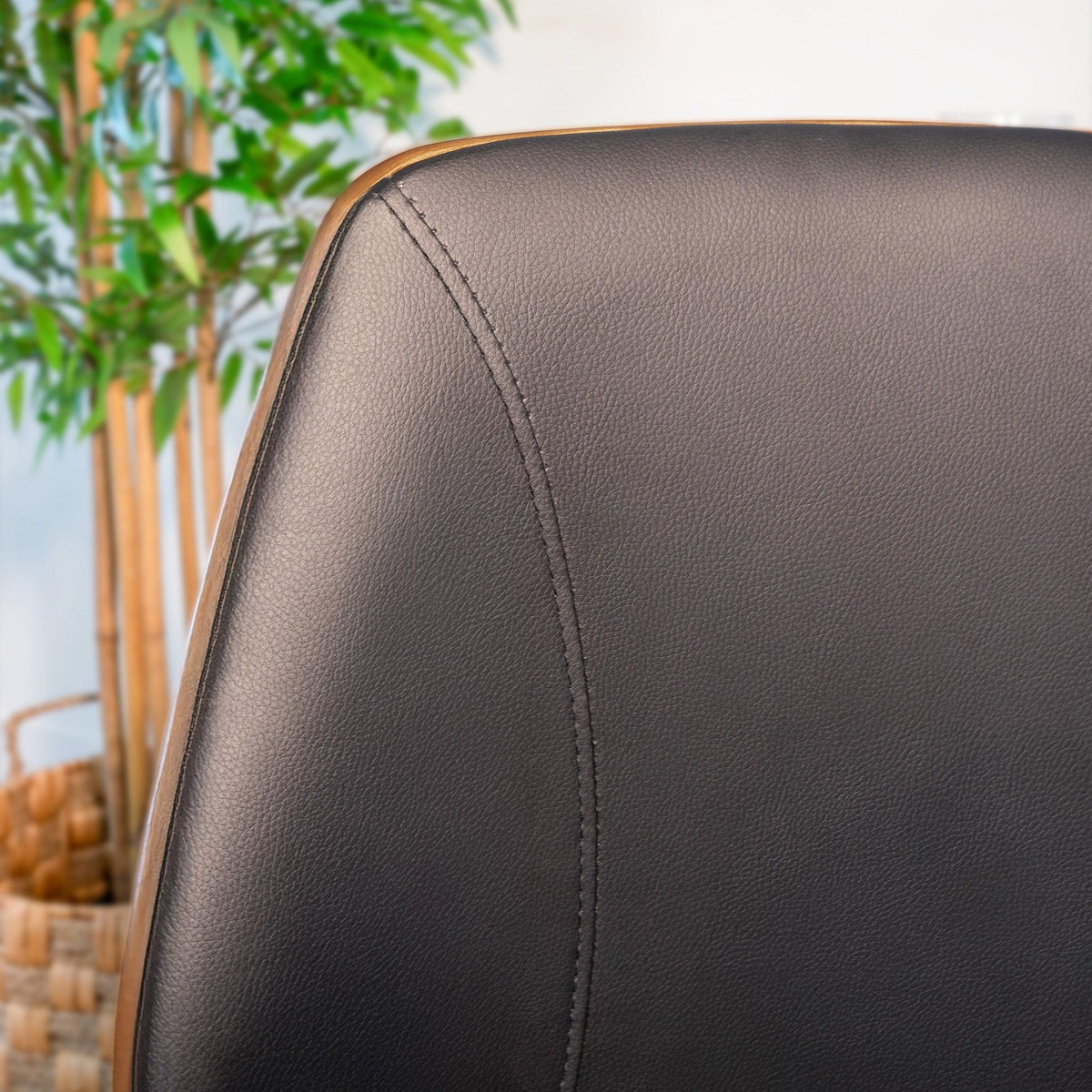 Rendez vous déco Chaise de bureau pivotante en bois en PU noir-Archie