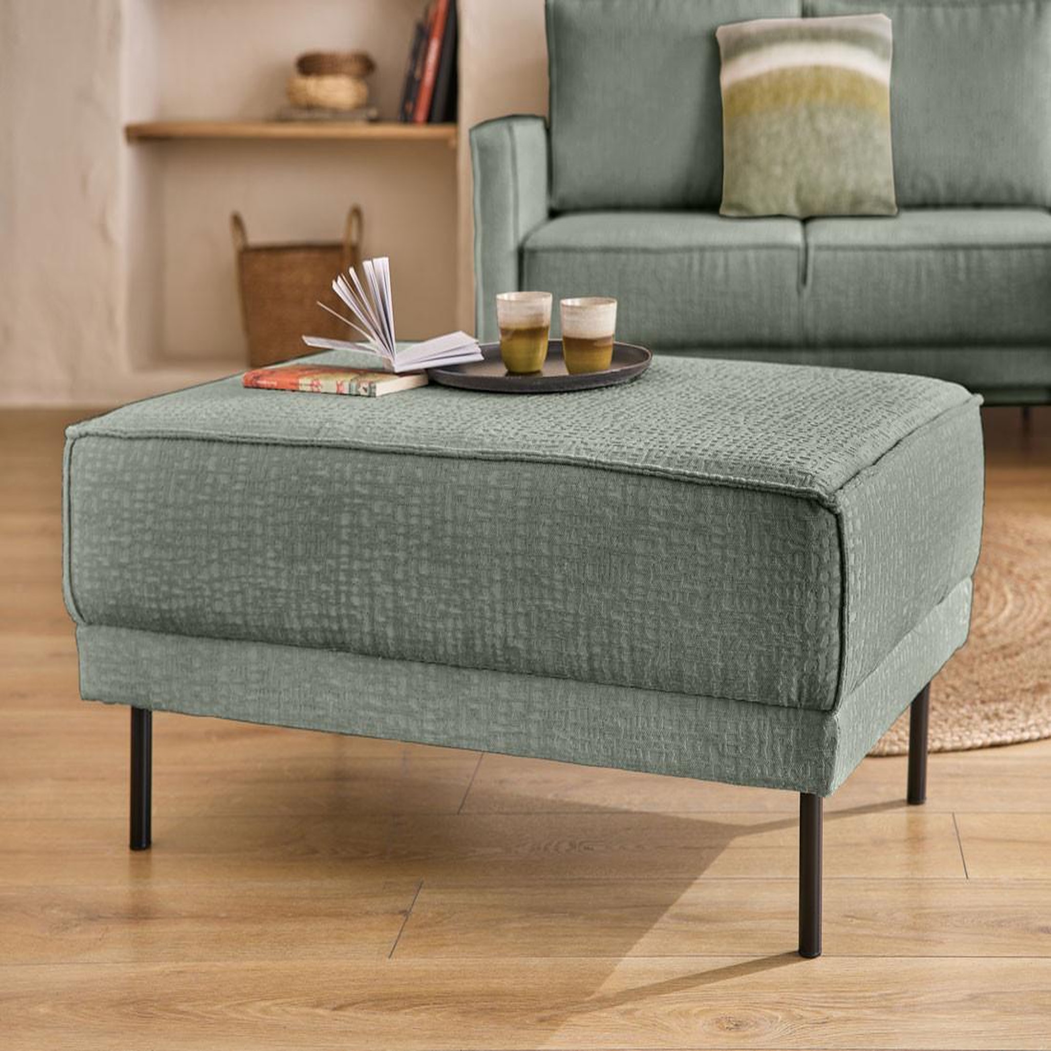 Voir la diapositive 1 : LISA DESIGN Charlie - pouf - pieds hauts - en tissu velours relief