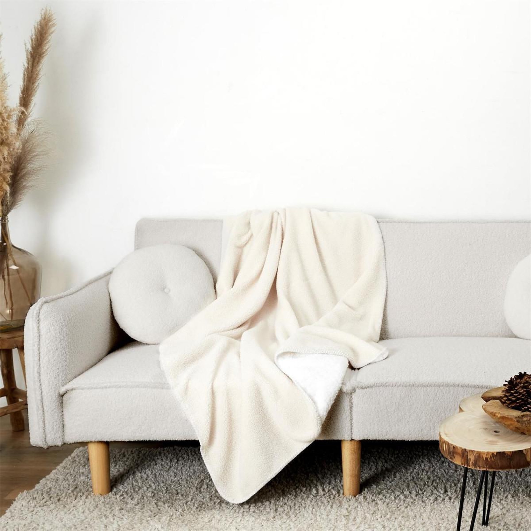 Voir la diapositive 3 : The Home Deco Factory Plaid bouclé  sherpa  120x150cm écru