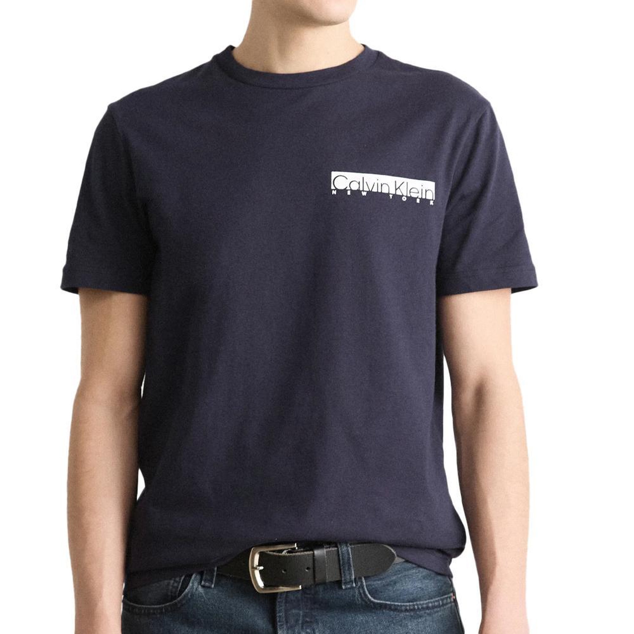 CALVIN KLEIN JEANS T-shirt Marine Homme Calvin Klein Jeans Chest. Coloris disponibles : Bleu