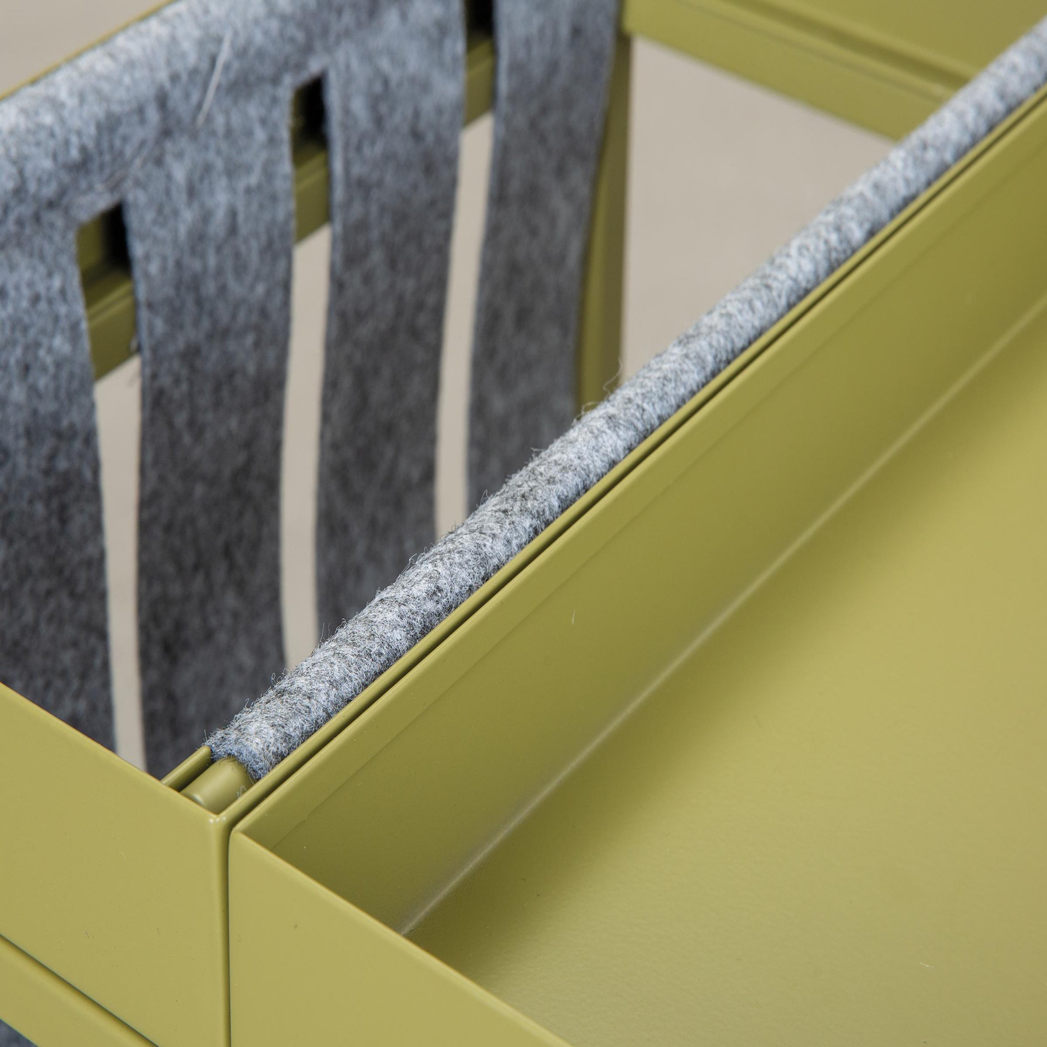 Voir la diapositive 3 : INTERLINK Table d'appoint CLUB NY MAGAZIN