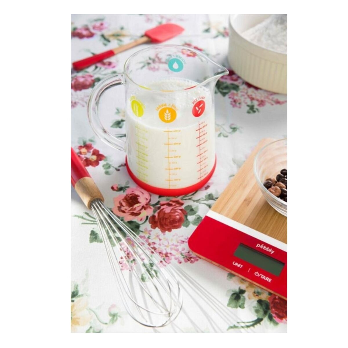 PEBBLY Verre doseur en verre avec base silicone 1L - rouge