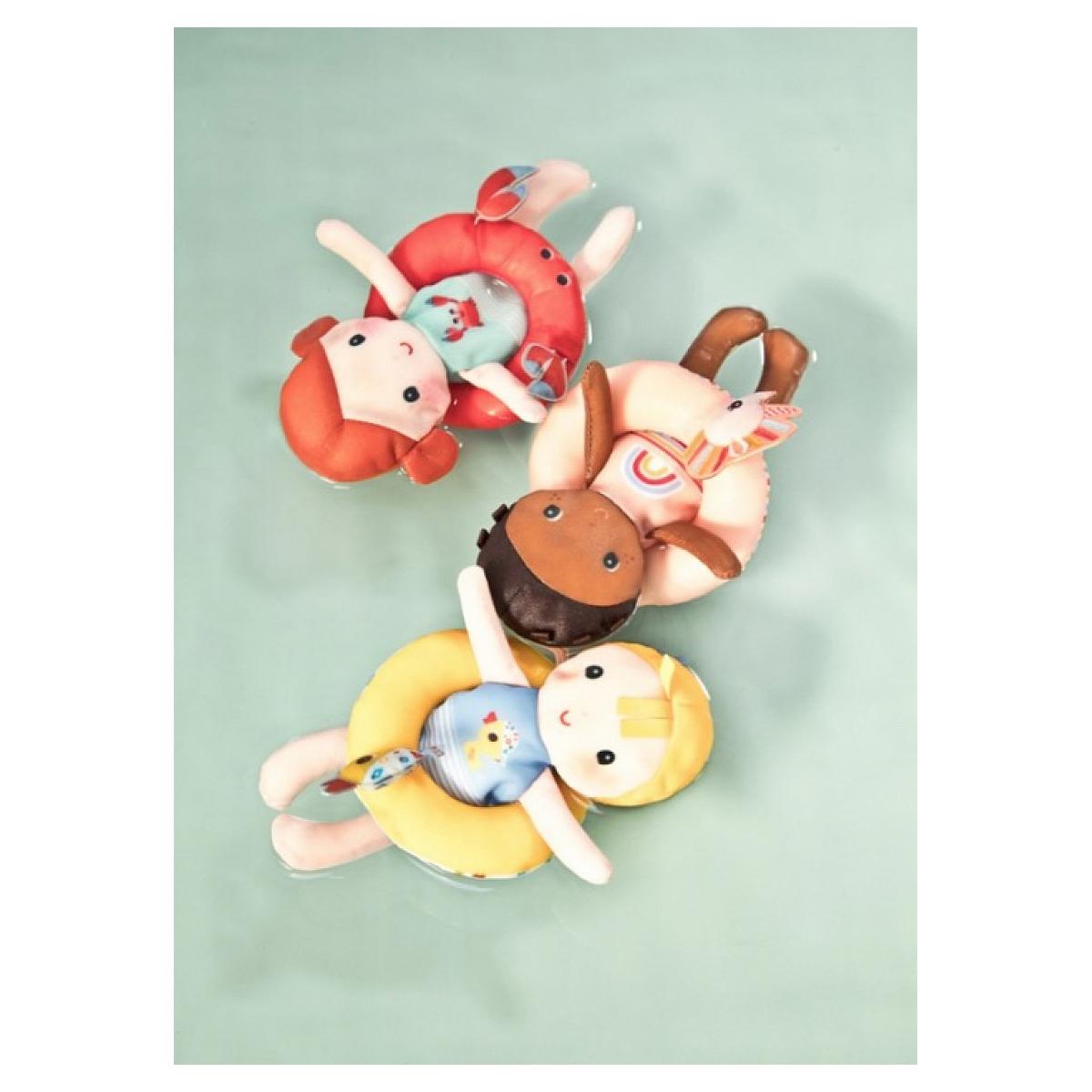LILLIPUTIENS poupee de bain Axelle ey sa bouee crabe