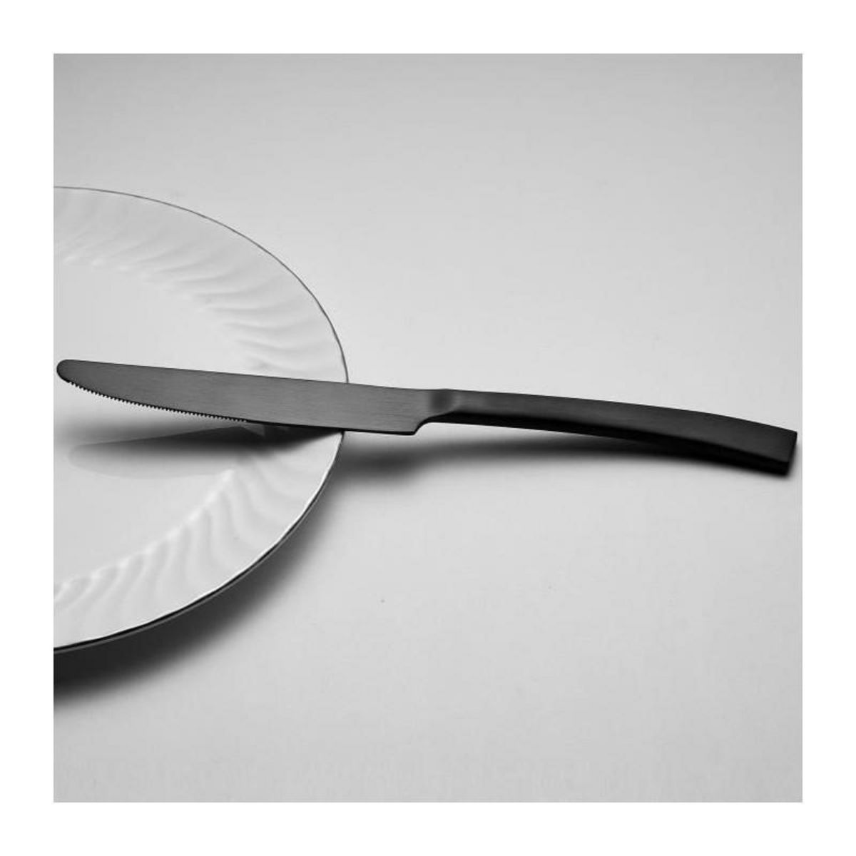 Arthur Martin Ménageres - ARTHUR MARTIN - AM5136 - 24 pieces - Acier inoxydable - Finition noir