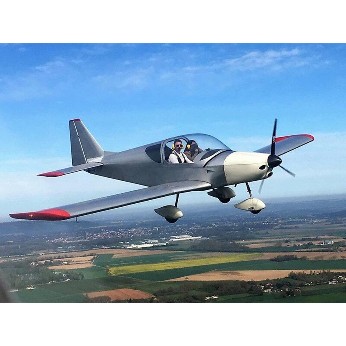 Smartbox Baptême de l'air en ULM trois axes de 30 min près de Toulouse - Coffret Cadeau Sport & Aventure