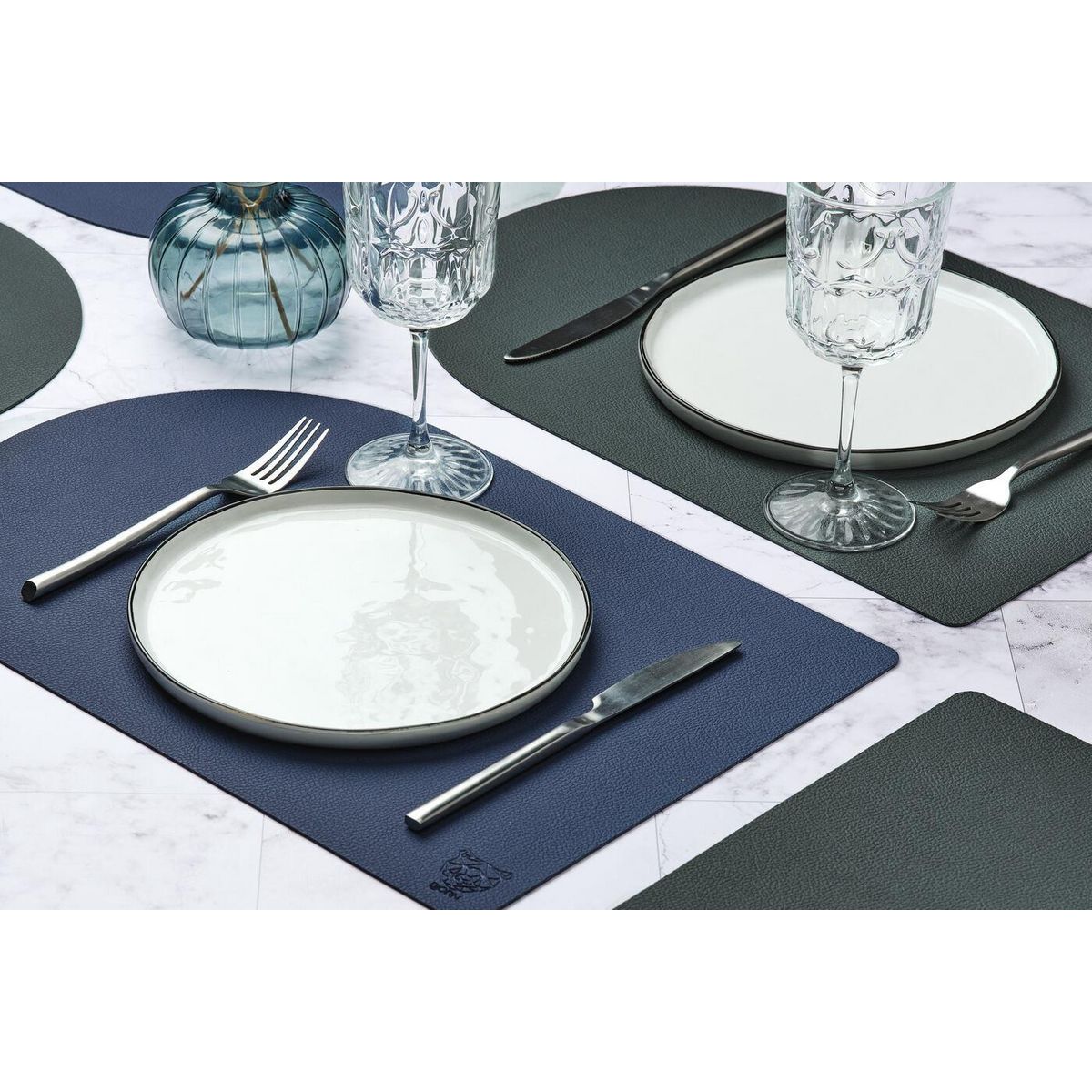 BJORN Set de table rectangovale réversible - 6 pièces - Cuir recyclé bleu nuit et gris anthracite