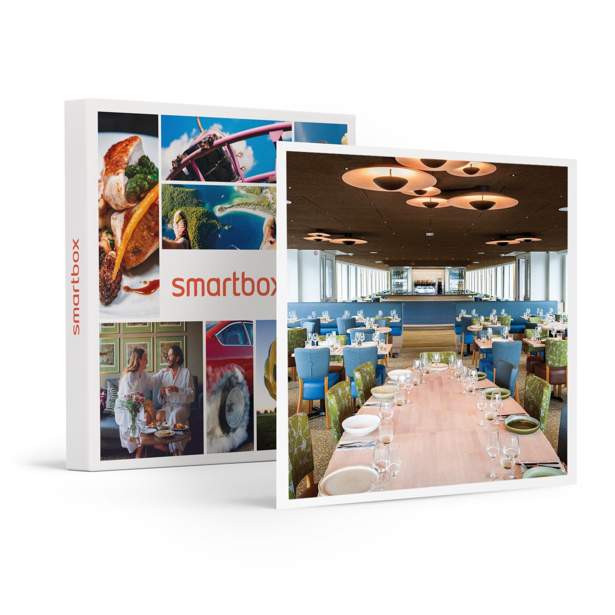 Voir la diapositive 1 : Smartbox Croisière sur la Seine : 1h45 avec dîner à bord du Capitaine Fracasse - Coffret Cadeau Gastronomie