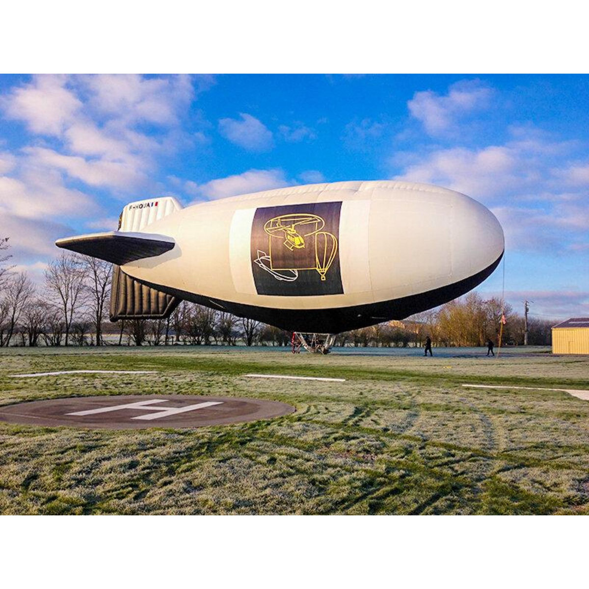 Smartbox Vol en dirigeable au-dessus de Tours ou du château de Chenonceau - Coffret Cadeau Sport & Aventure