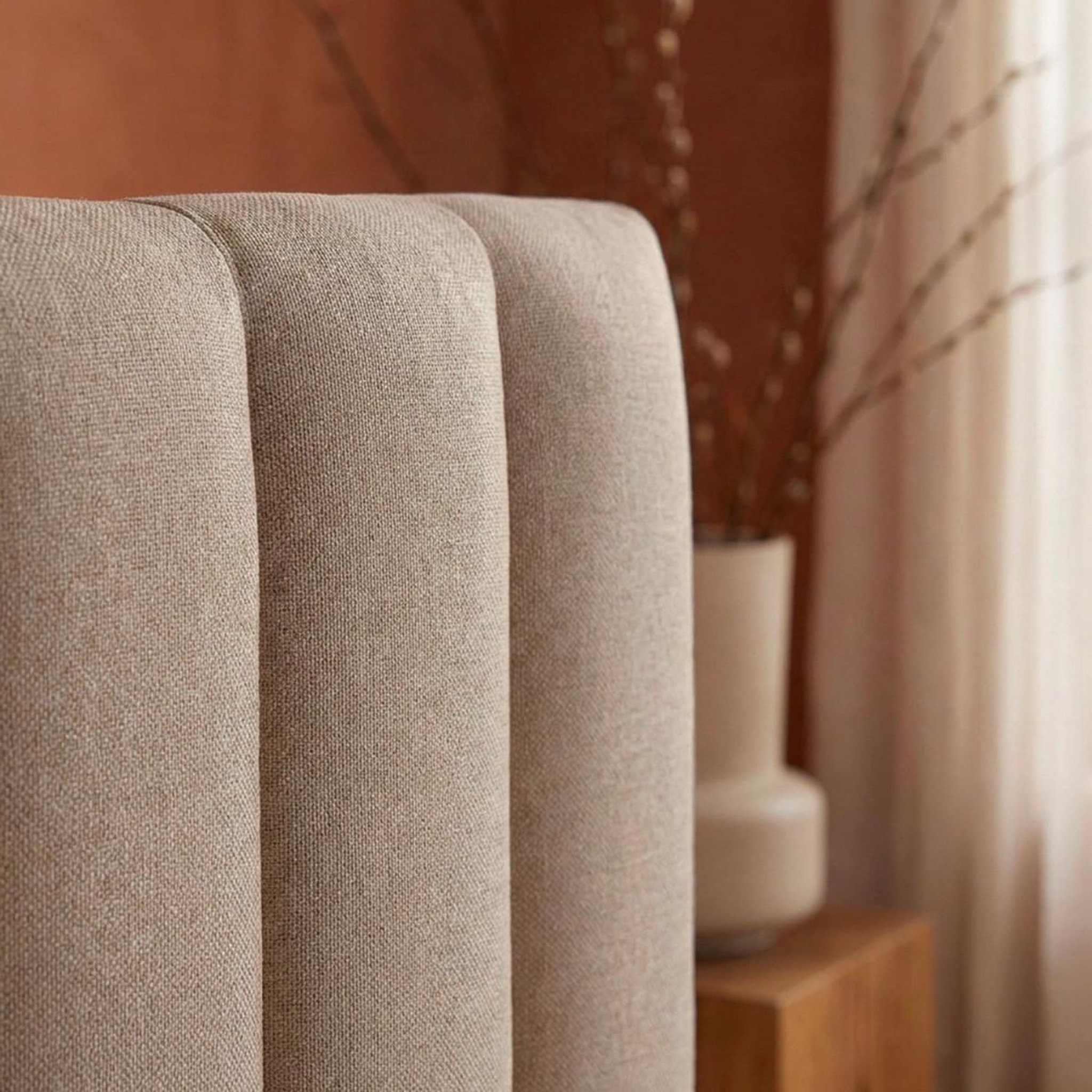 Voir la diapositive 6 : Paris Prix Lit coffre design en tissu  songa  140x190cm beige