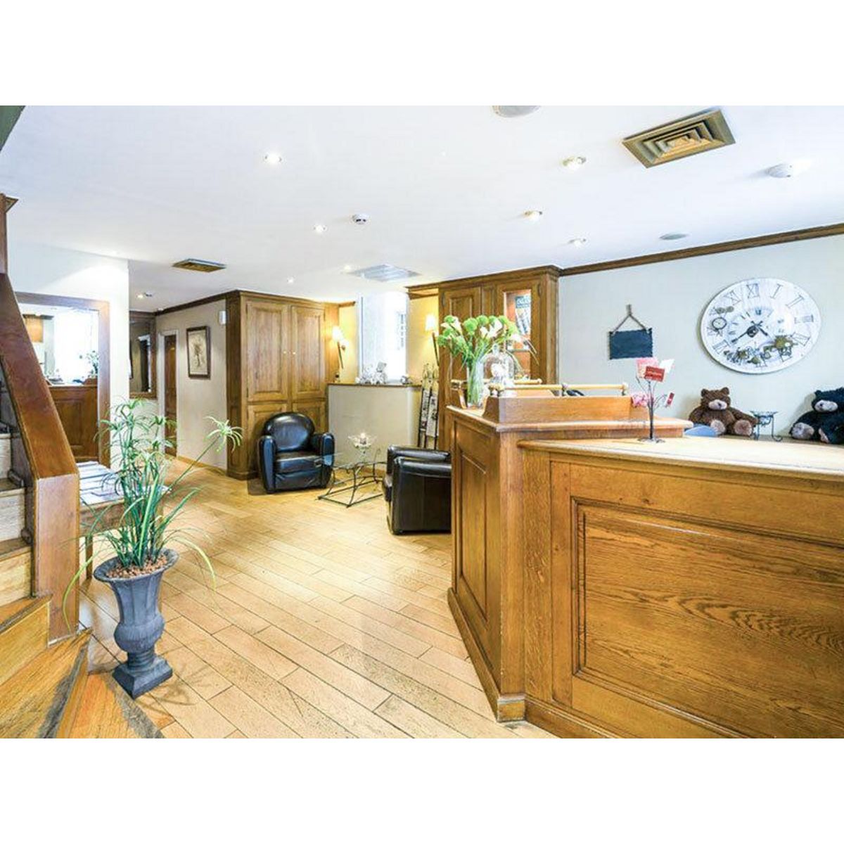 Smartbox Escapade romantique de 2 jours en hôtel 4* à Avignon avec pétales de roses et chocolats - Coffret Cadeau Séjour