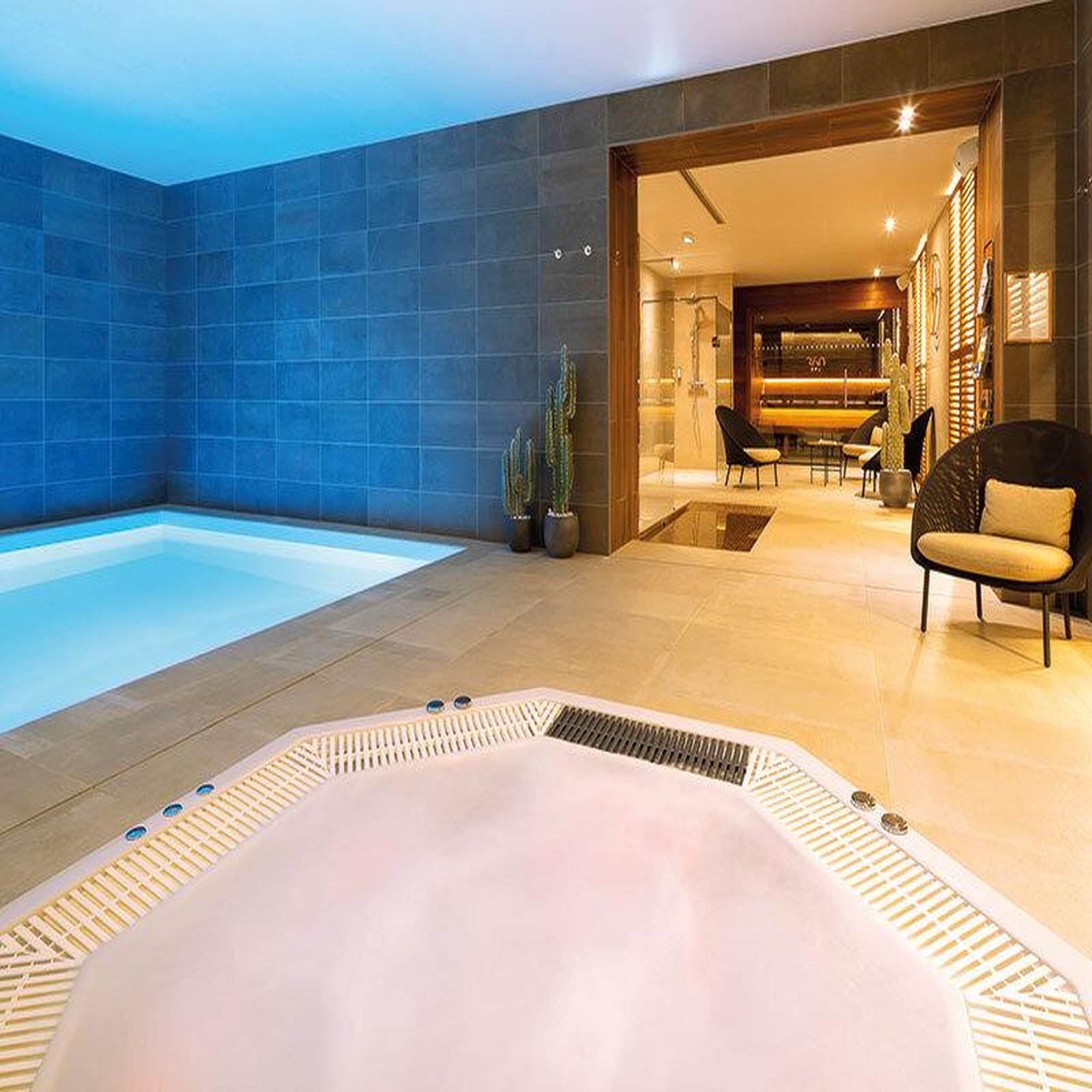 Voir la diapositive 5 : Smartbox Séjour en suite en hôtel 4* avec 2h d'accès au spa à mâcon - coffret cadeau séjour