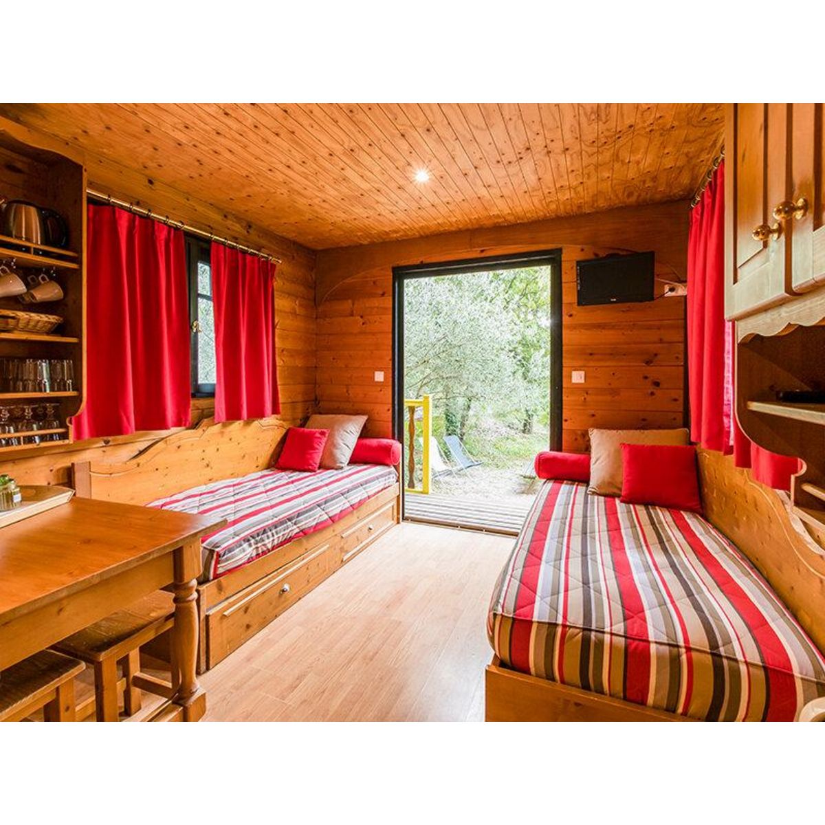 Smartbox 2 jours insolites en famille dans une roulotte avec accès au spa en Ardèche - Coffret Cadeau Séjour