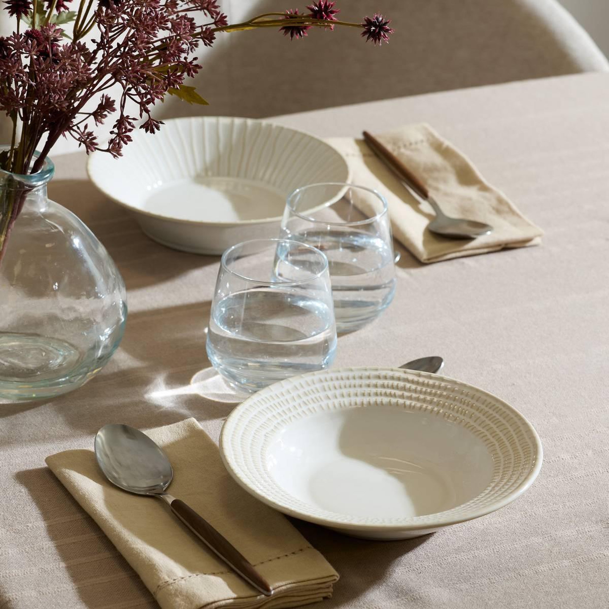 Voir la diapositive 4 : SECRET DE GOURMET Lot de 6 Assiettes Creuses Traits  Camille  20cm Blanc