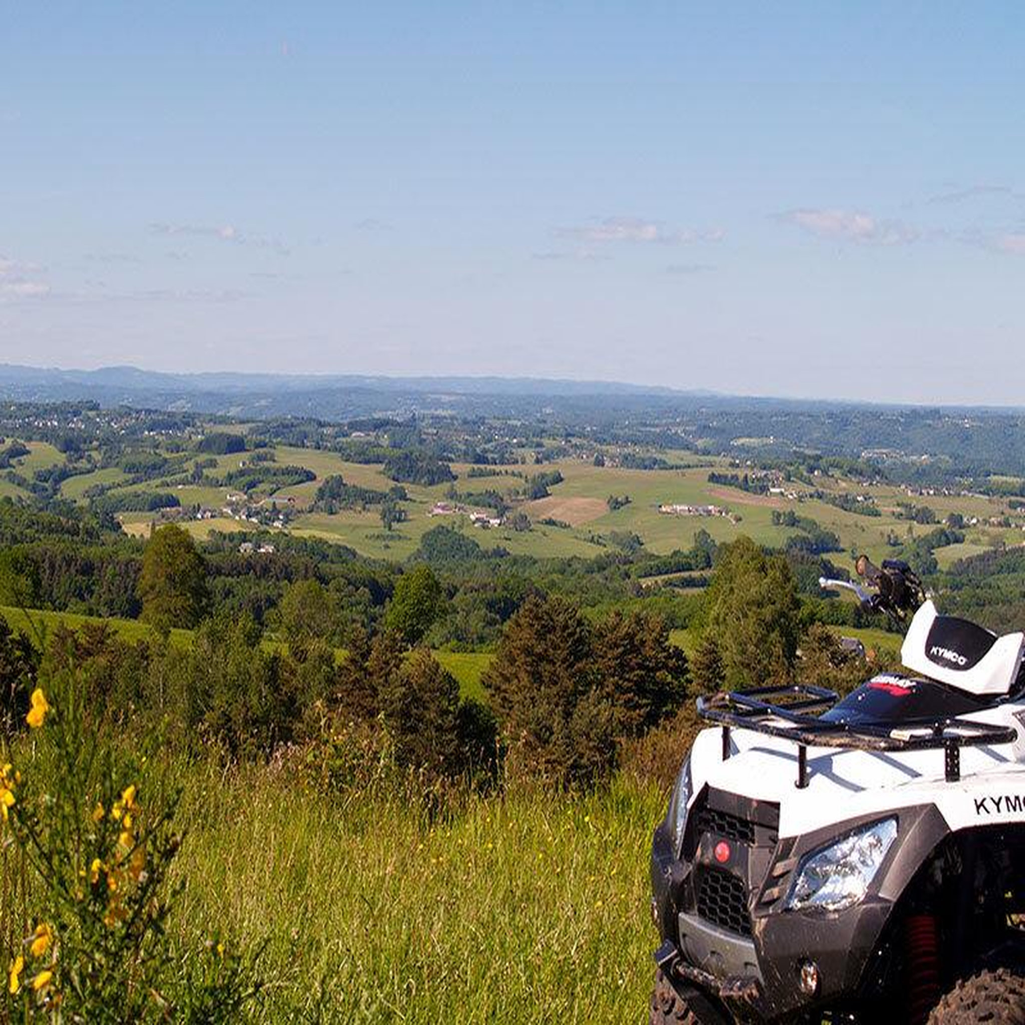 Voir la diapositive 4 : Smartbox Sport en famille : une randonnée en quad pour 2 adultes et 2 enfants vers brive-la-gaillarde - coffret cadeau sport & aventure
