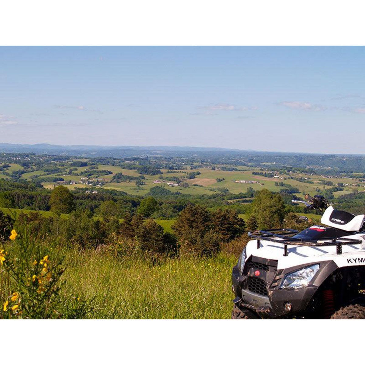 Smartbox Sport en famille : une randonnée en quad pour 2 adultes et 2 enfants vers Brive-la-Gaillarde - Coffret Cadeau Sport & Aventure