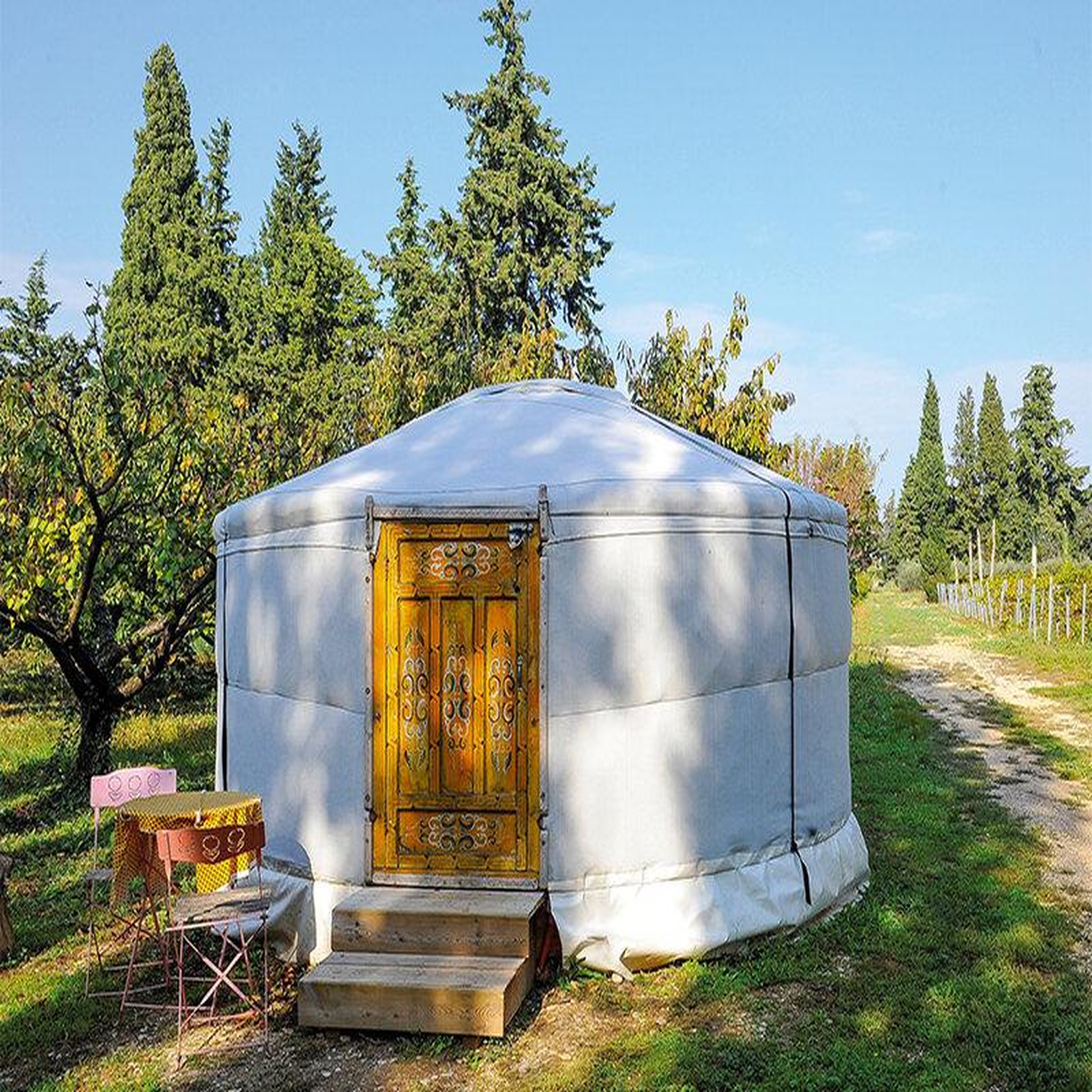 Voir la diapositive 2 : Smartbox Séjour insolite et familial en provence : 2 jours en yourte près d'avignon - coffret cadeau séjour