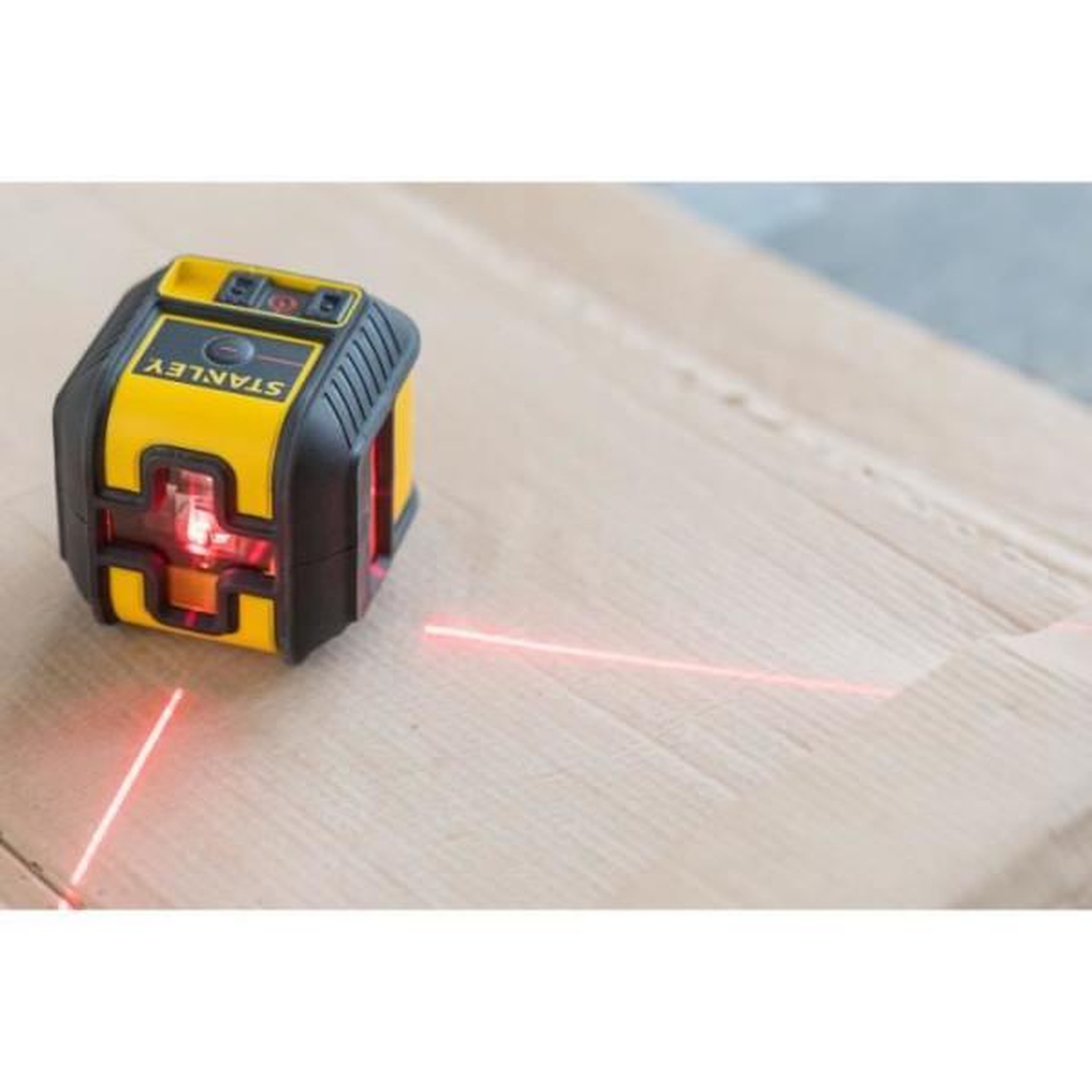 Voir la diapositive 3 : Stanley Niveau laser croix + equerrage Cross 90 STANLEY - STHT77502-1 - Rouge
