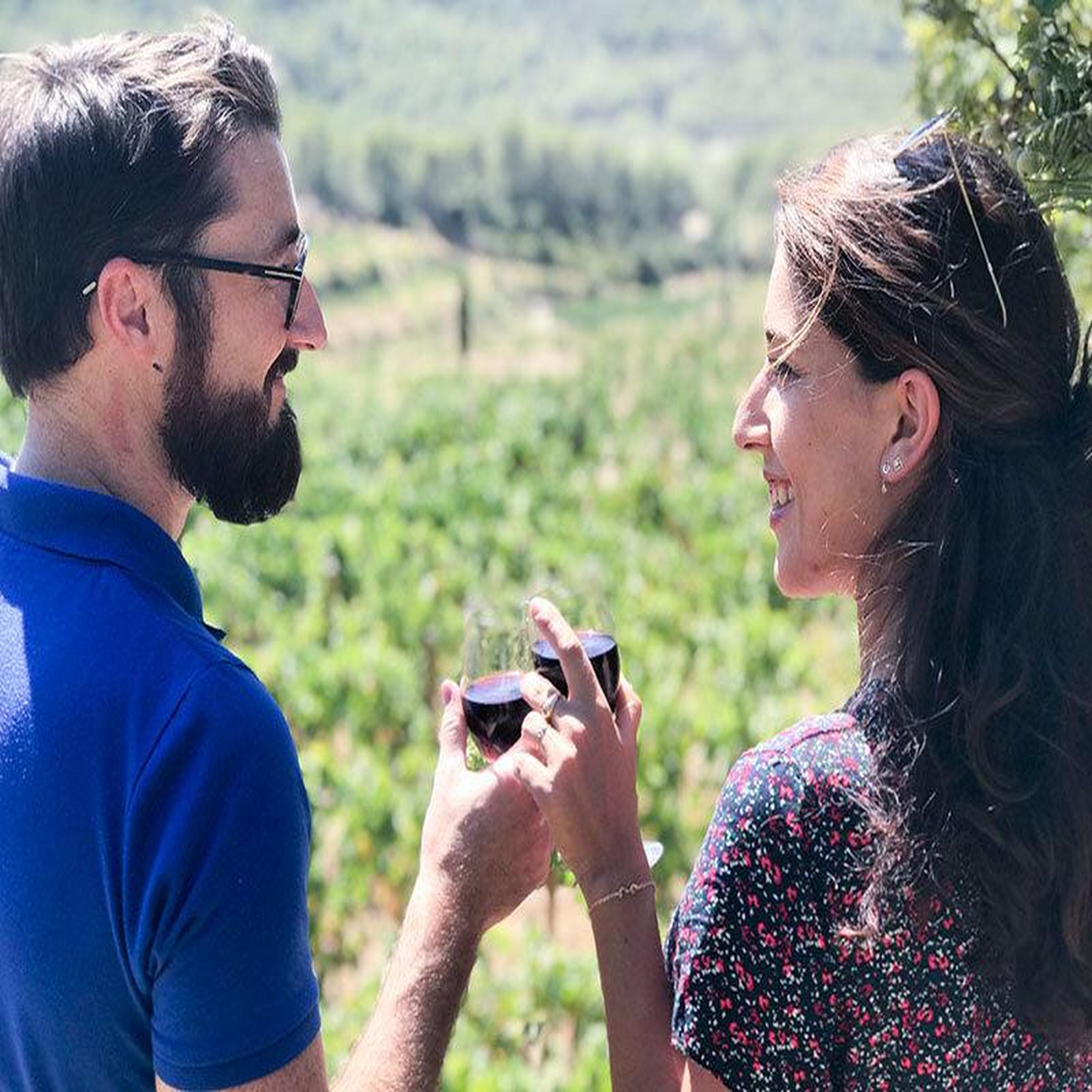 Voir la diapositive 2 : Smartbox Visite œnologique : 3 communes classées AOC Bandol et 2 domaines avec dégustation - Coffret Cadeau Sport & Aventure