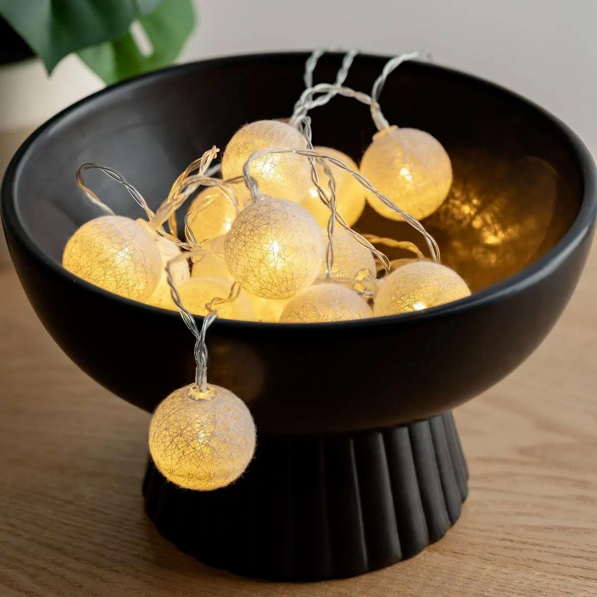 Voir la diapositive 2 : ATMOSPHERA Guirlande led  16 mini boules  240cm blanc