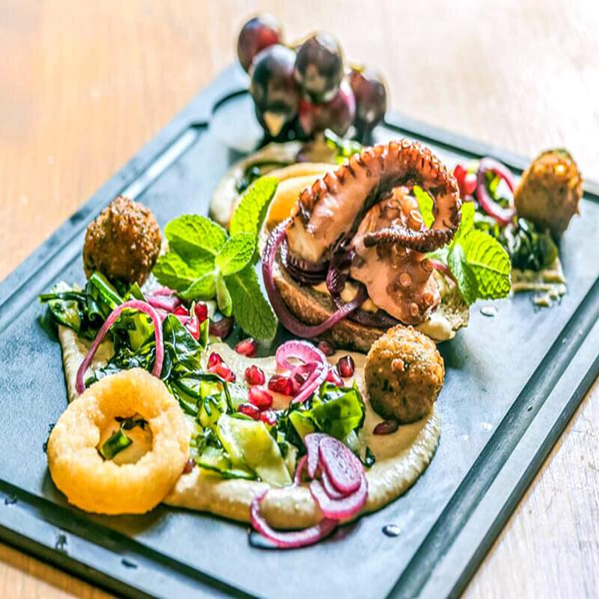 Voir la diapositive 3 : Smartbox Repas gourmands à montpellier - coffret cadeau gastronomie