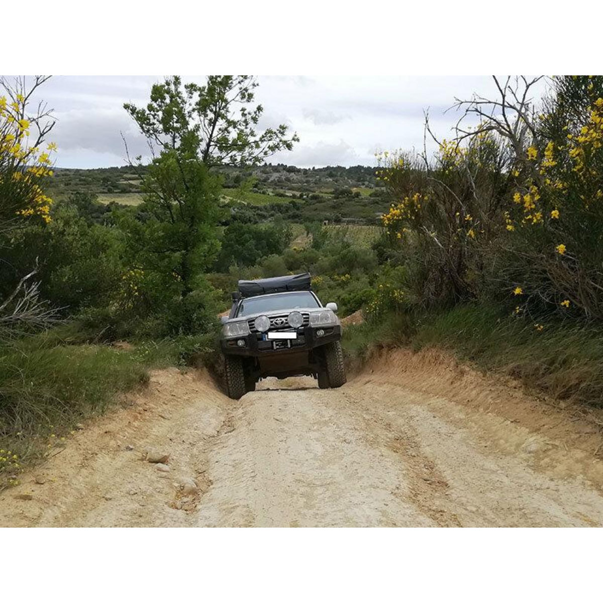 Smartbox Initiation de 4h à la conduite de véhicule de type 4x4 près d'Orléans - Coffret Cadeau Sport & Aventure