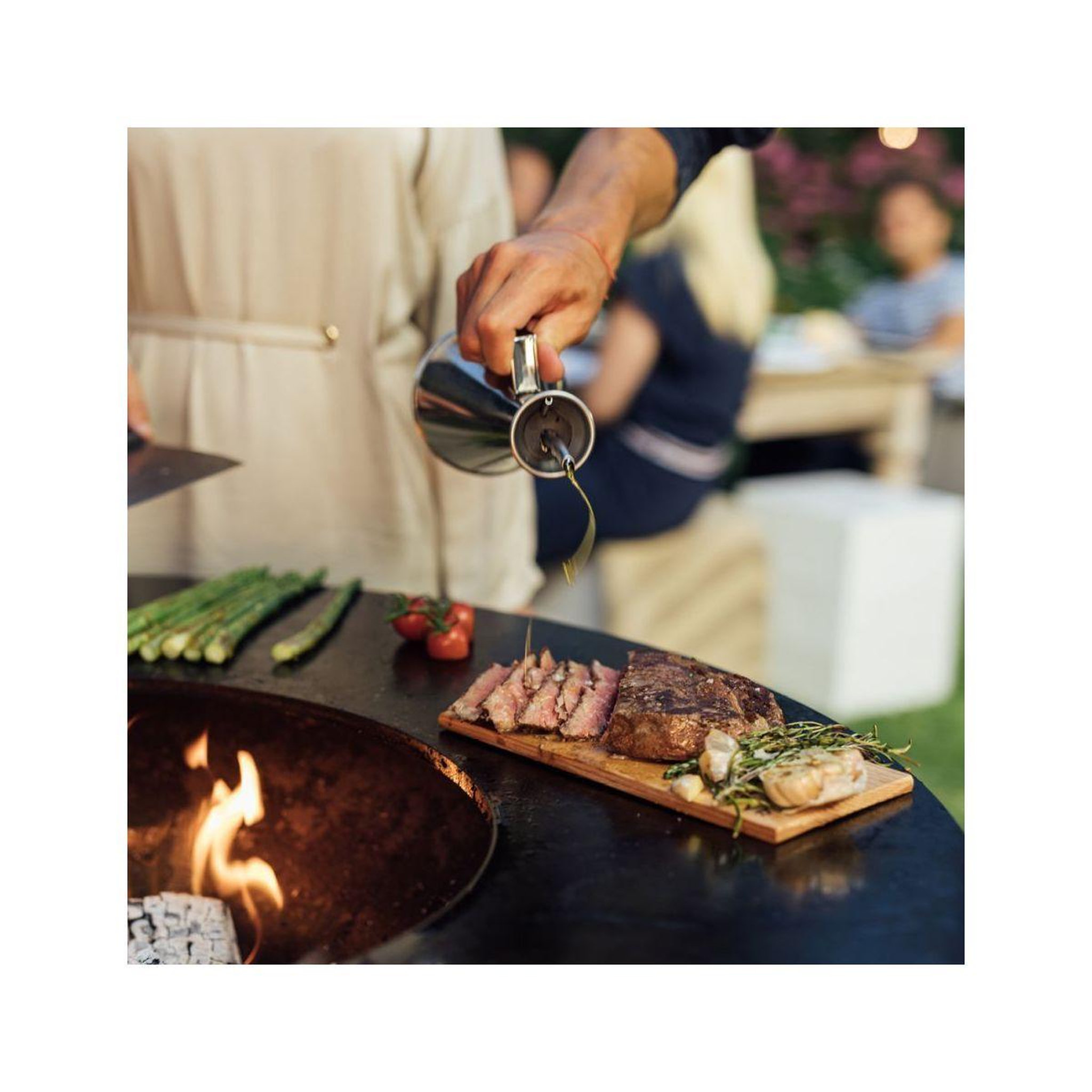 Voir la diapositive 2 : OFYR Huile protectrice barbecue oil can oa-oc