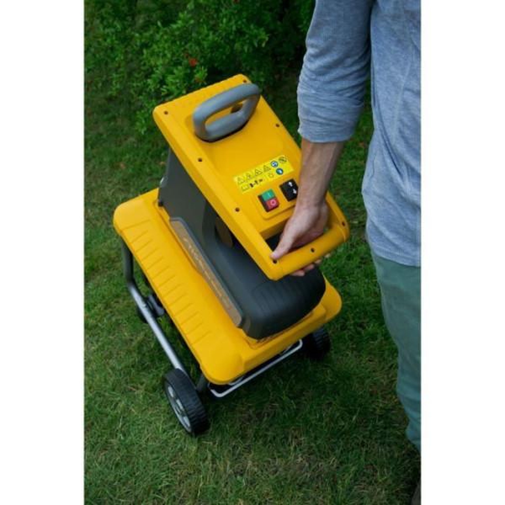 Voir la diapositive 4 : Stiga Broyeur électrique - STIGA - BIO SILENT 2500 - Broyage jusqu'à 40 mm - Rotor à 8 dents - Bac 60 L