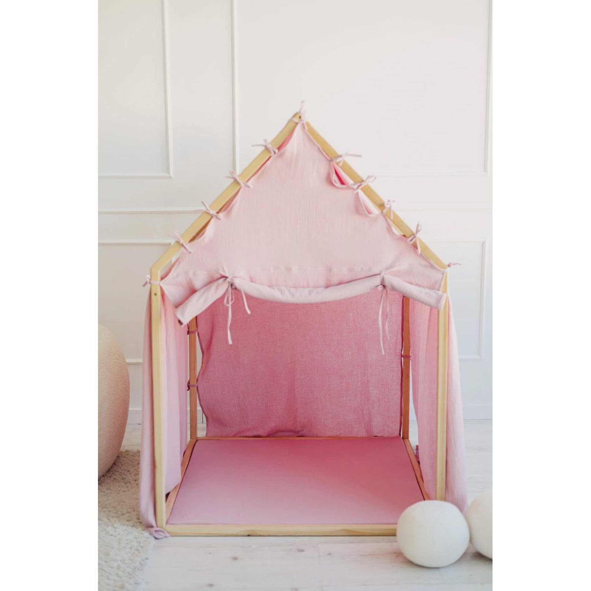 Voir la diapositive 2 : MONIO FOR KIDS Cabane de jeu en bois et mousseline 106 x 106 x 150 cm, store enroulable — Rose