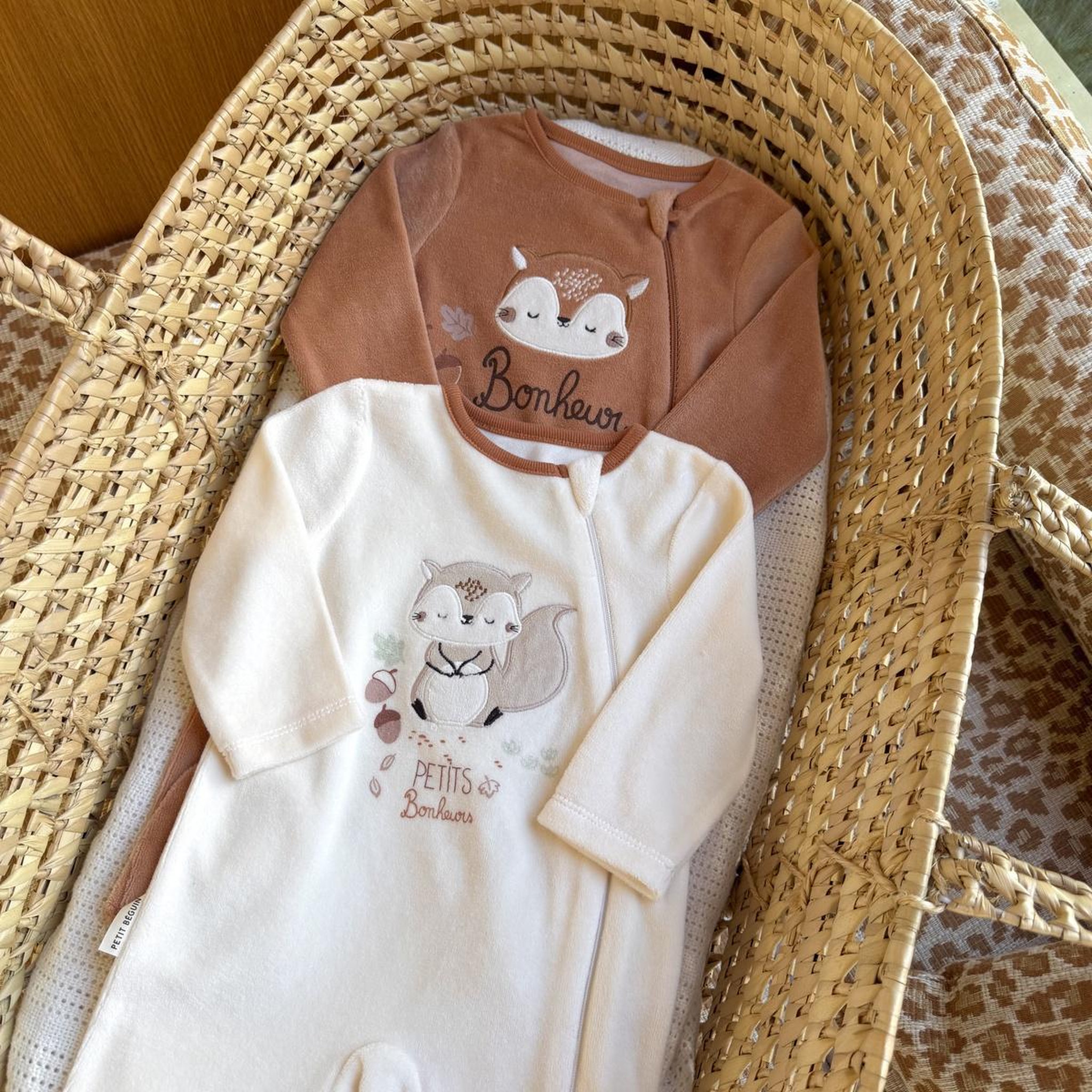 Voir la diapositive 6 : PETIT BEGUIN Lot de 2 pyjamas bébé en velours ouverture zippée caramel
