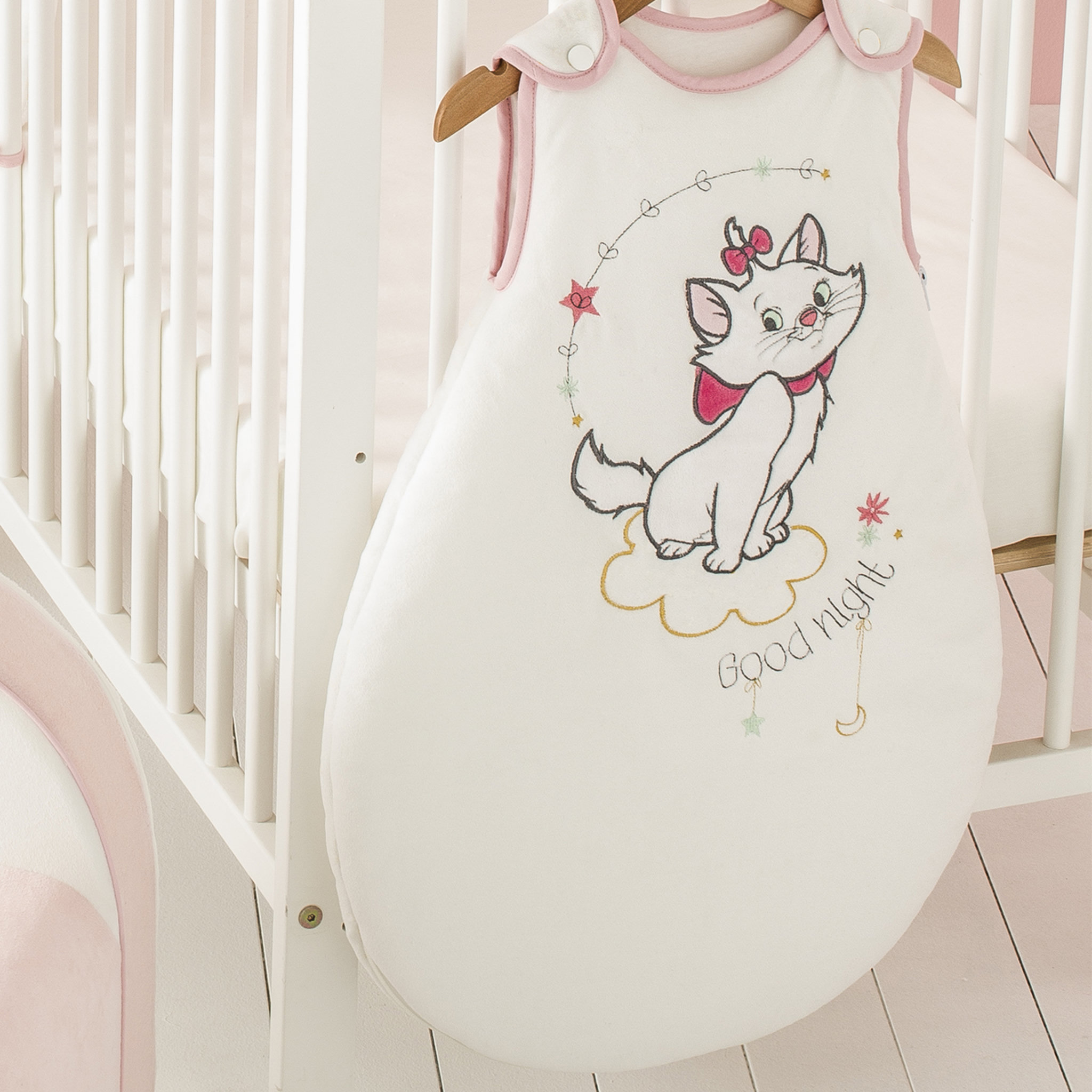 Voir la diapositive 4 : DISNEY Gigoteuse naissance velours Marie 