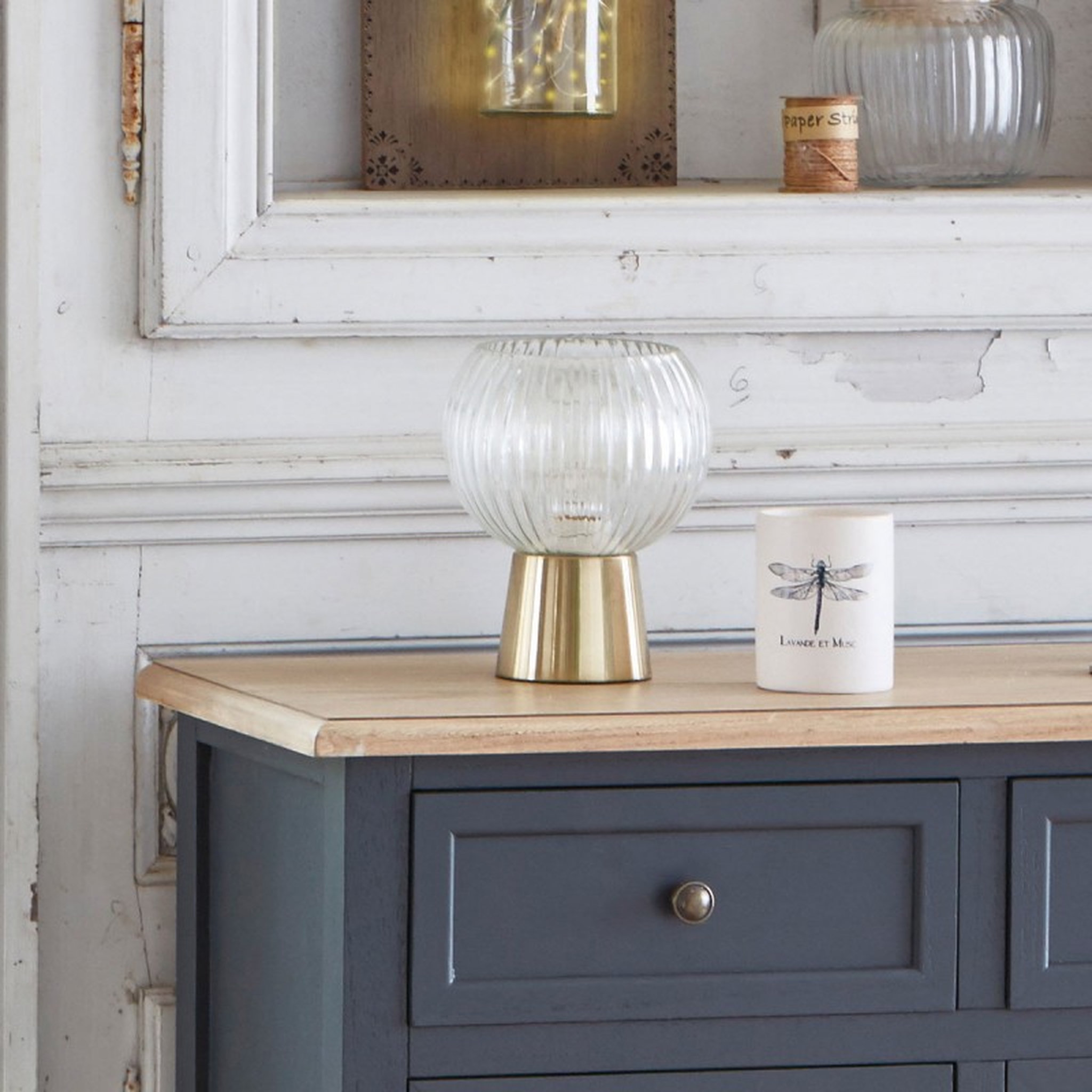 Voir la diapositive 2 : Lampe à poser verre et socle en métal coloris or 