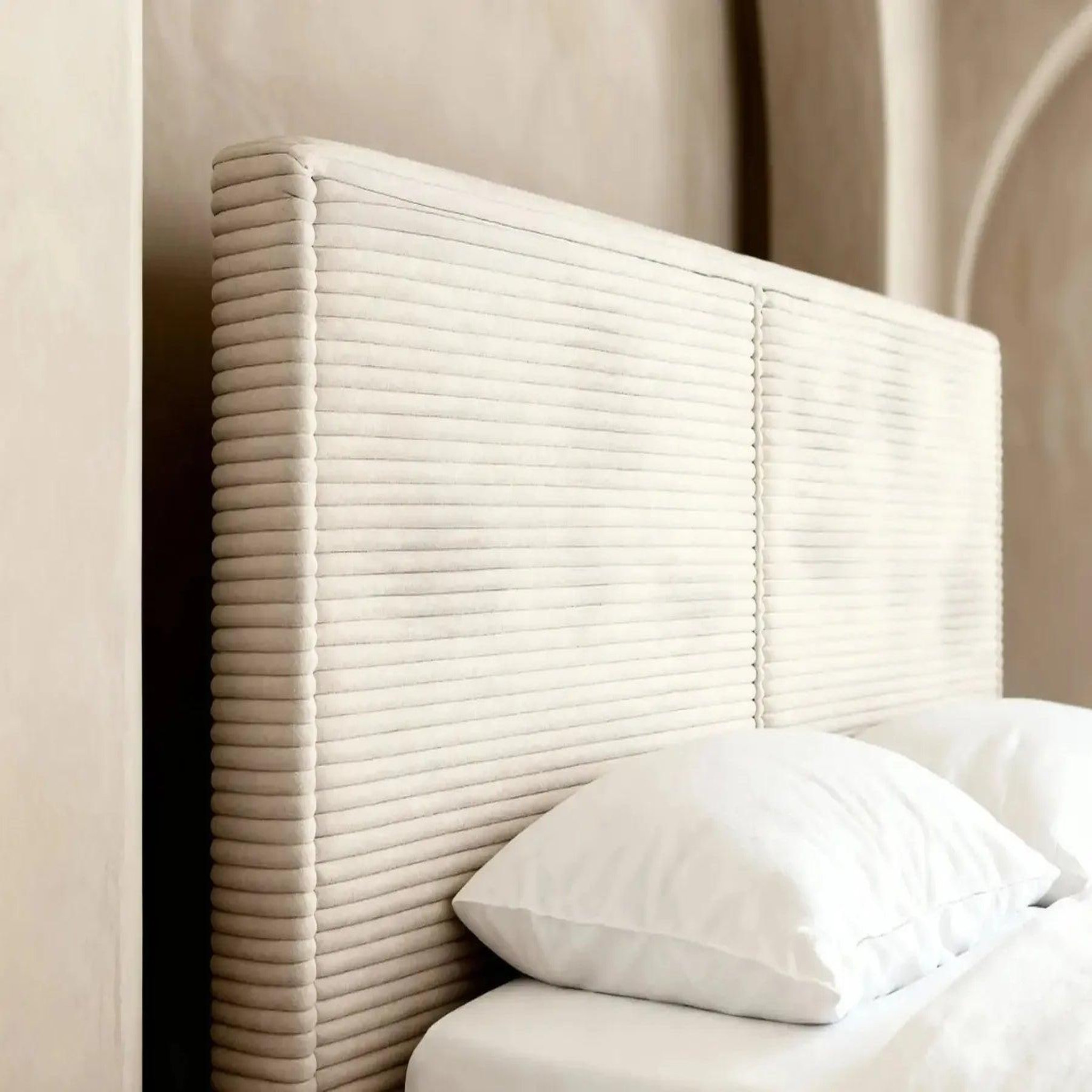 Voir la diapositive 4 : CASANOVA PARIS Eloise - lit coffre velours côtelé