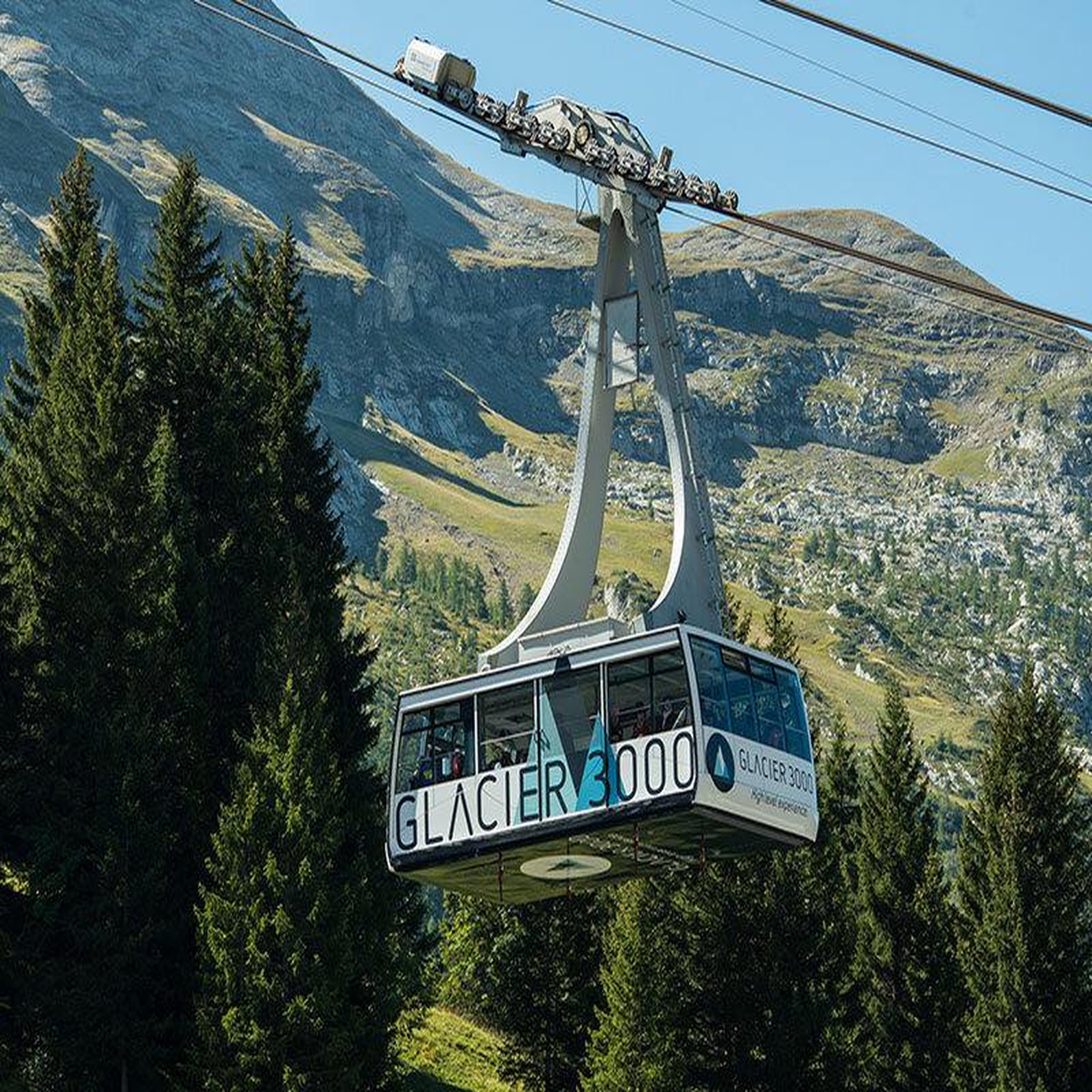 Voir la diapositive 2 : Smartbox 2 tickets pour le téléphérique pour une aventure en duo au Glacier 3000 en Suisse - Coffret Cadeau Sport & Aventure