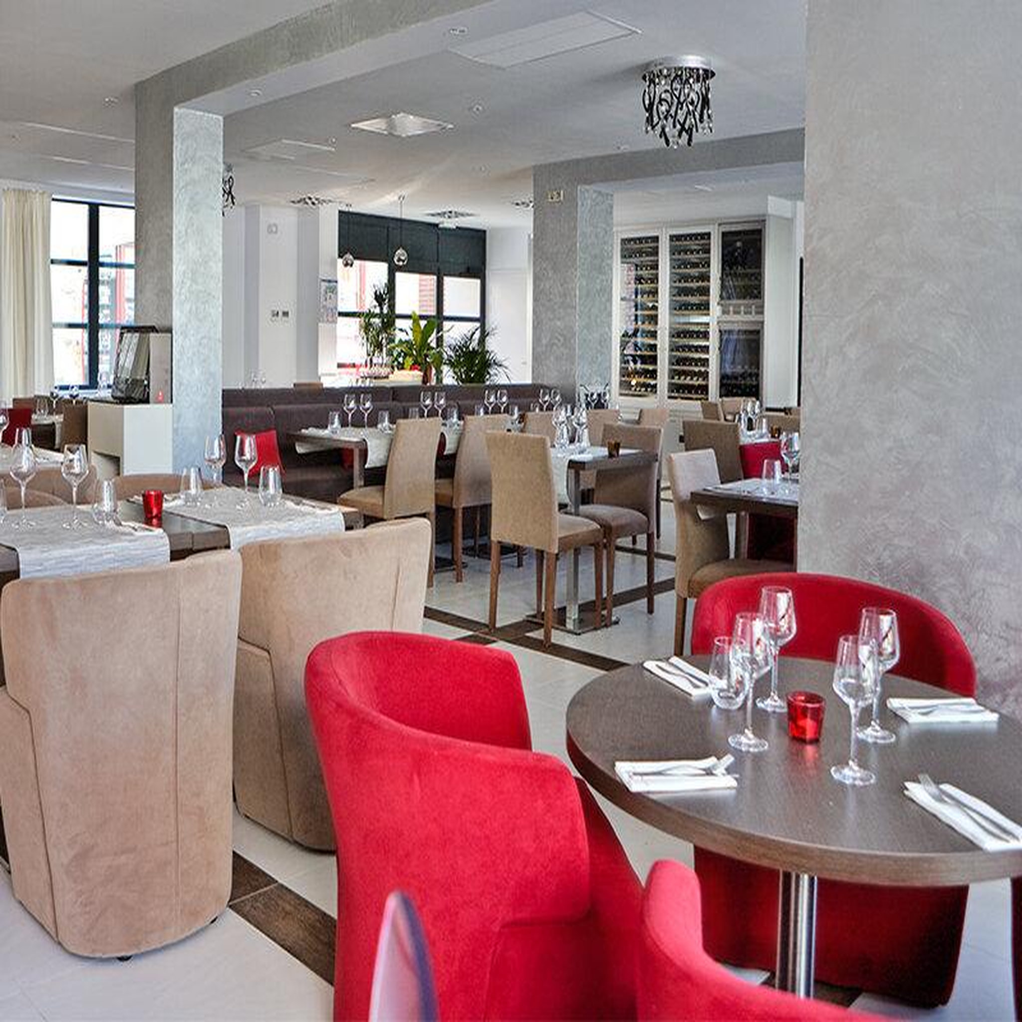 Voir la diapositive 3 : Smartbox Séjour romantique : 2 jours en hôtel 4* avec modelage, dîner et accès au spa près de nantes - coffret cadeau séjour