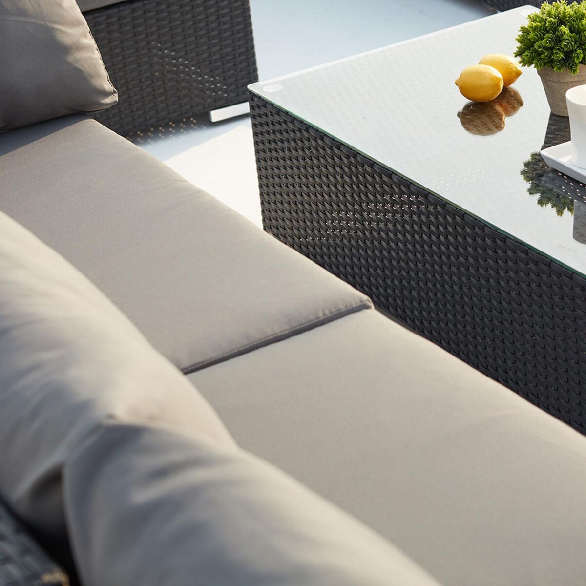 CONCEPT USINE Salon de jardin modulable 6 places en résine gris et beige SALENTO