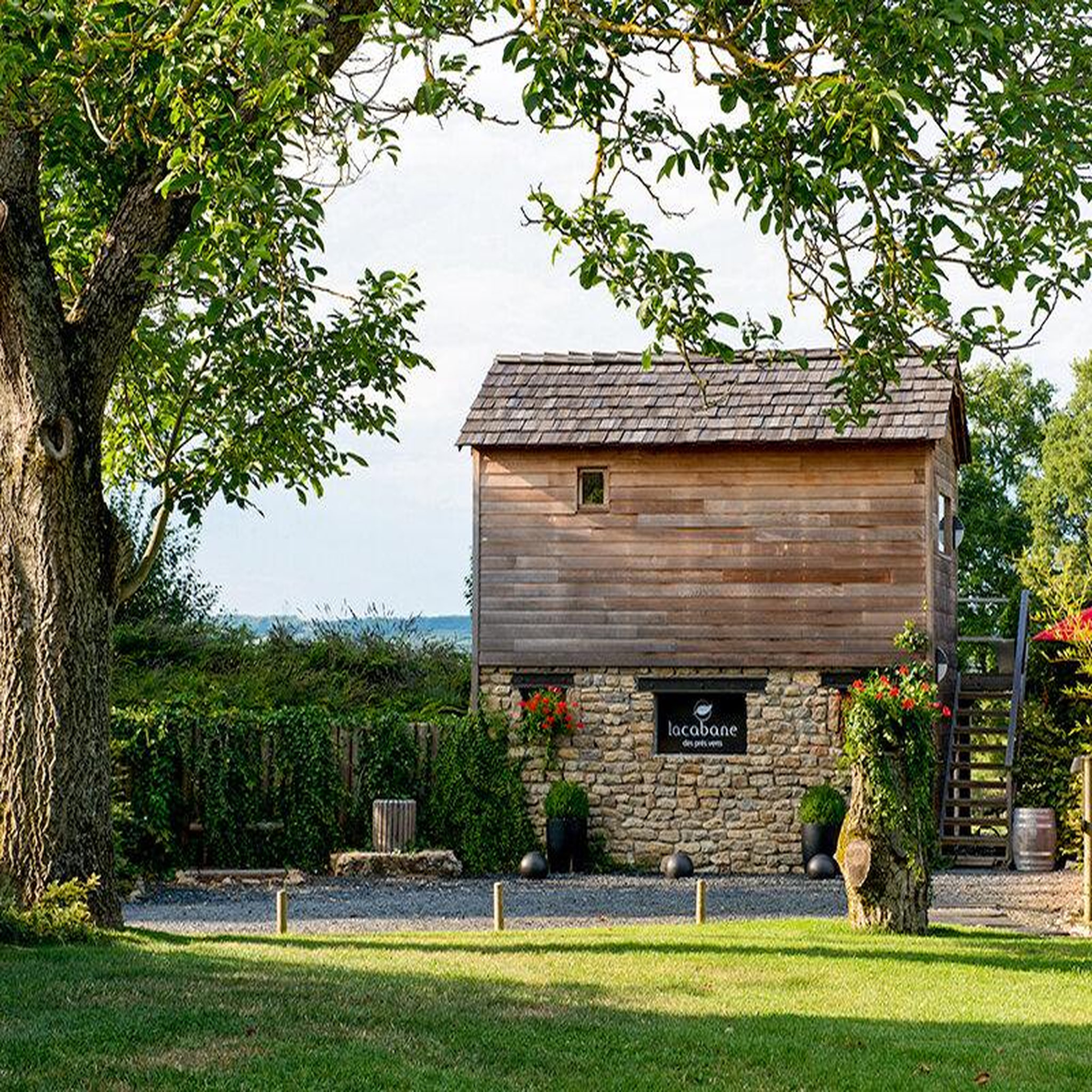 Voir la diapositive 2 : Smartbox 2 jours en roulotte ou cabanon premium avec détente en bourgogne - coffret cadeau séjour