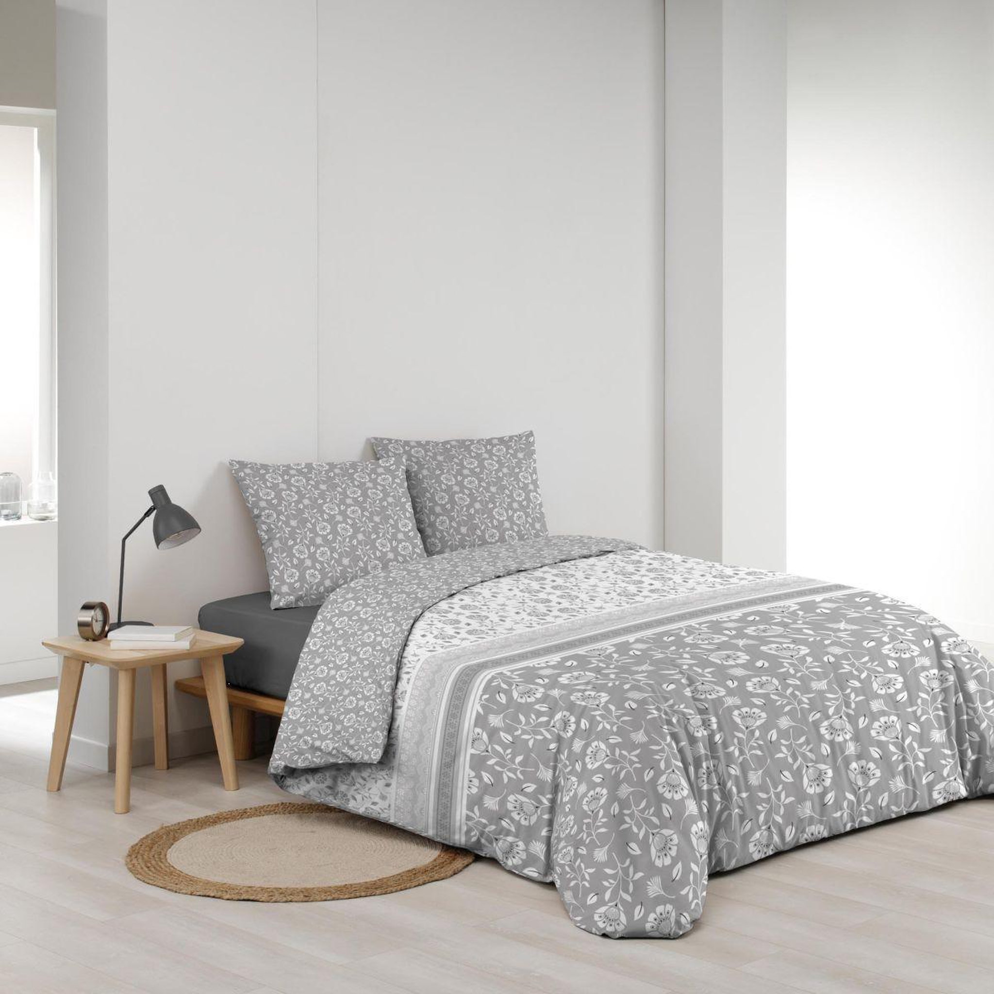 Voir la diapositive 2 : Douceur d'Intérieur Parure de lit 3 pièces  flavie  240x220cm gris