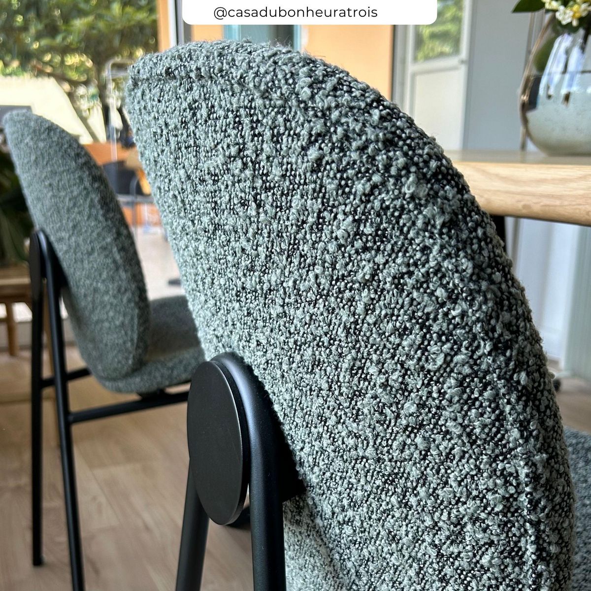 Rendez vous déco Lot de 2 chaises en tissu bouclé beige et pieds en métal noir - Iris
