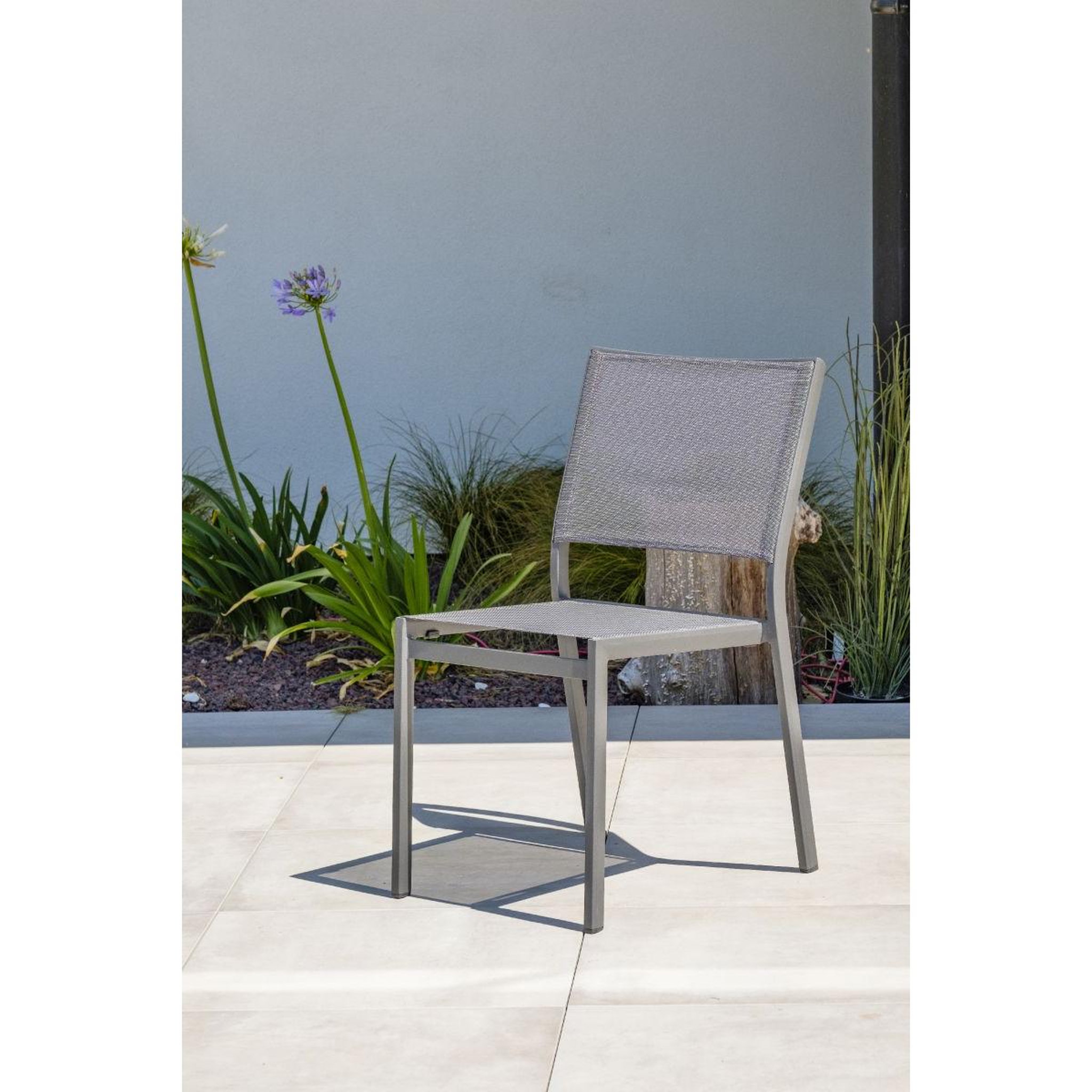 Voir la diapositive 5 : DCB GARDEN Ensemble Table de Jardin 4 Chaises & 2 Fauteuils  Stockholm  150-225cm Gris Anthracite