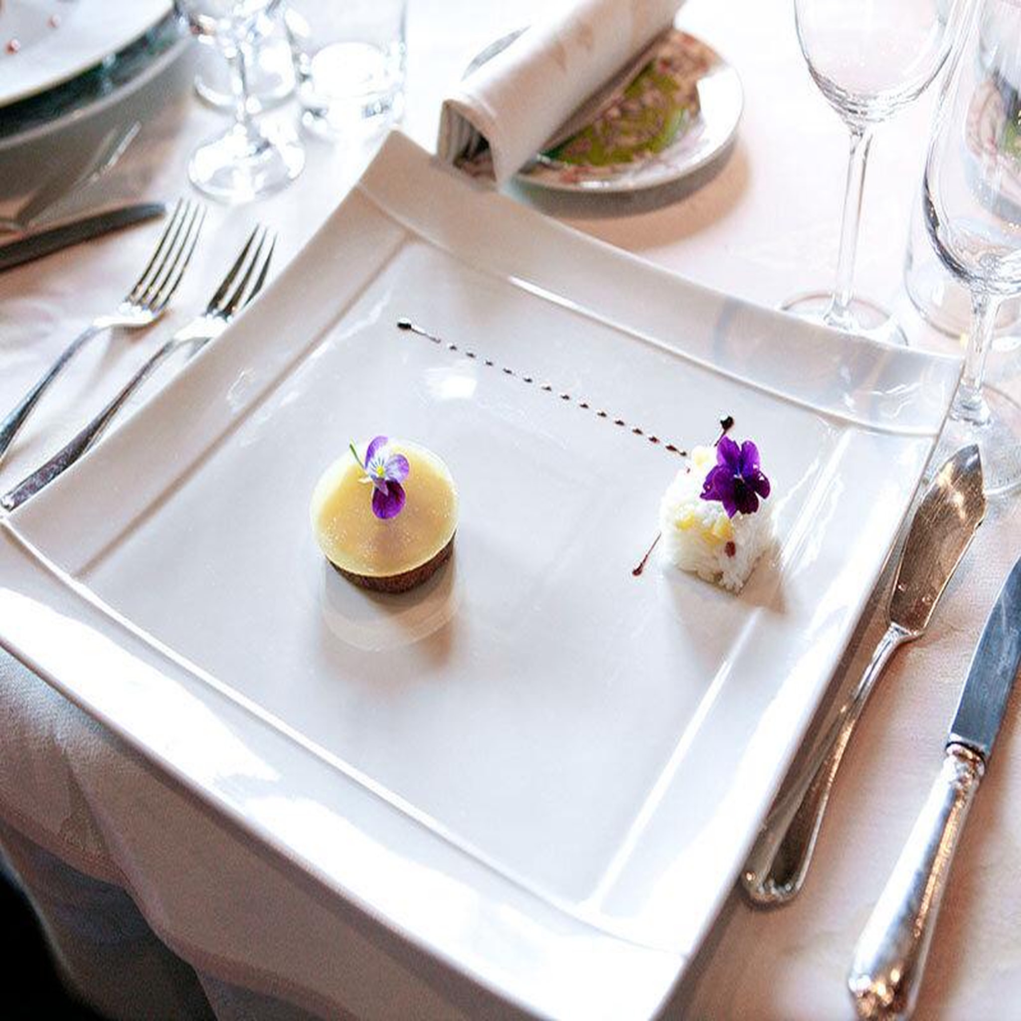 Voir la diapositive 4 : Smartbox Déjeuner entrée-plat-dessert en duo près de genève - coffret cadeau gastronomie