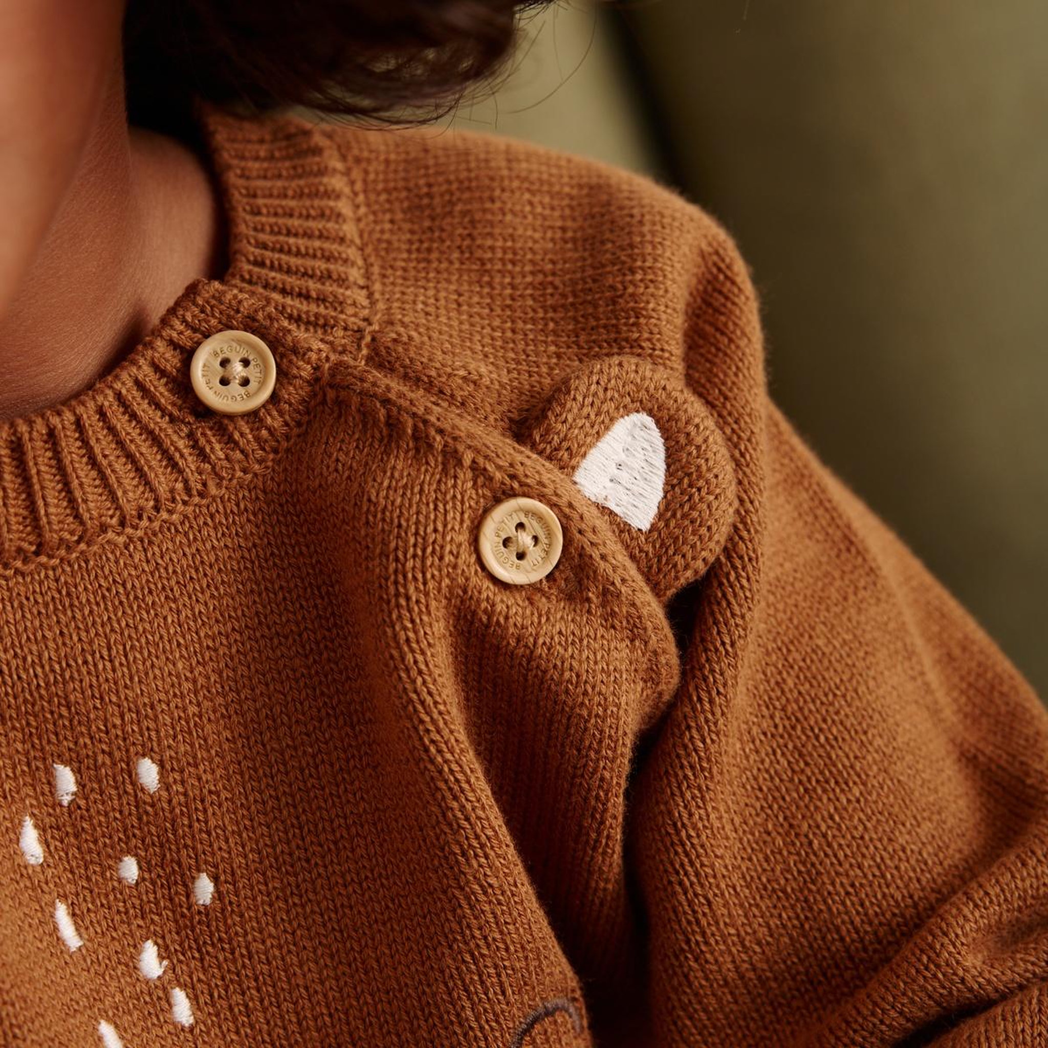 Voir la diapositive 5 : PETIT BEGUIN Pull bébé en tricot moka