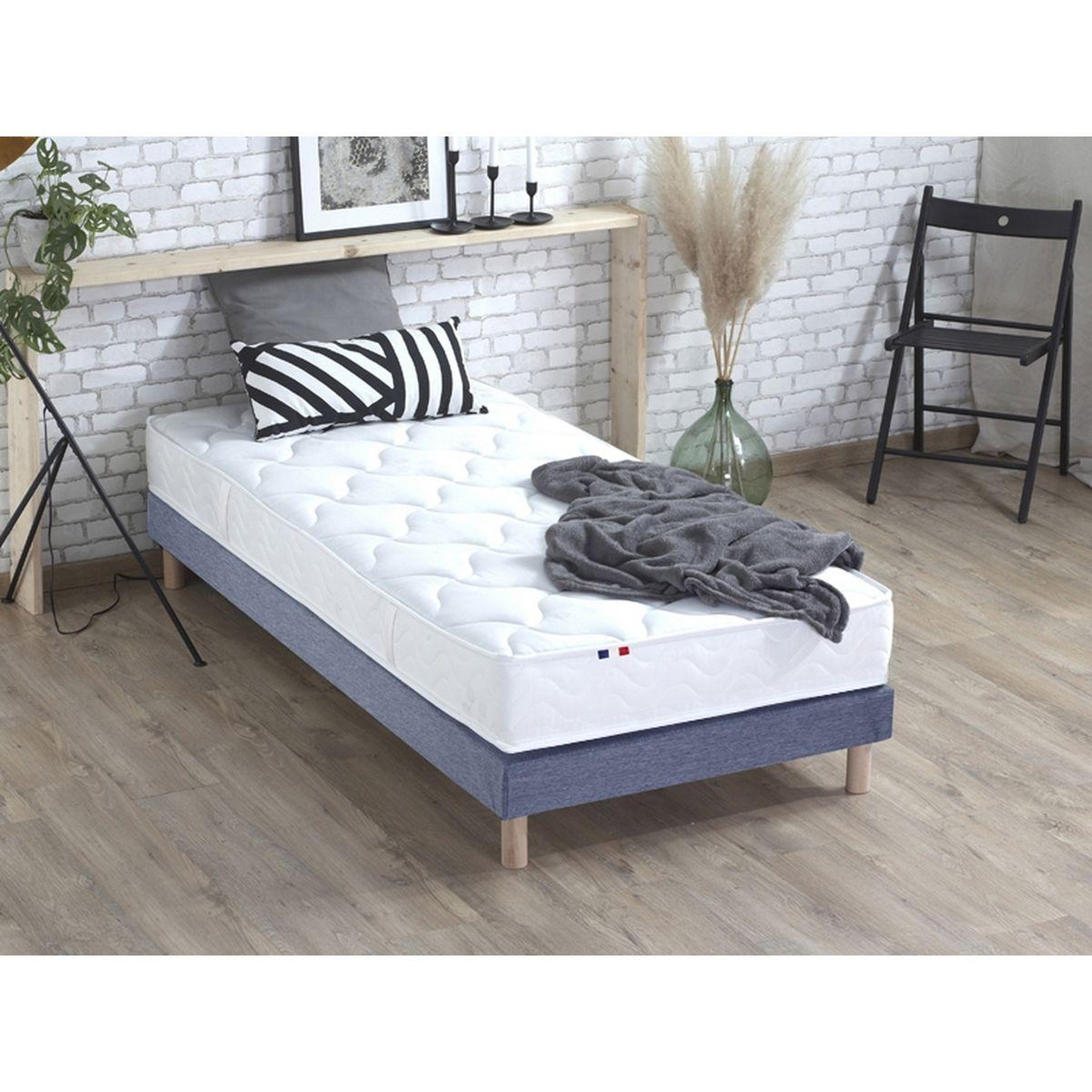 Voir la diapositive 1 : Matelas Mousse ferme réversible 90 x 190 cm ALTO