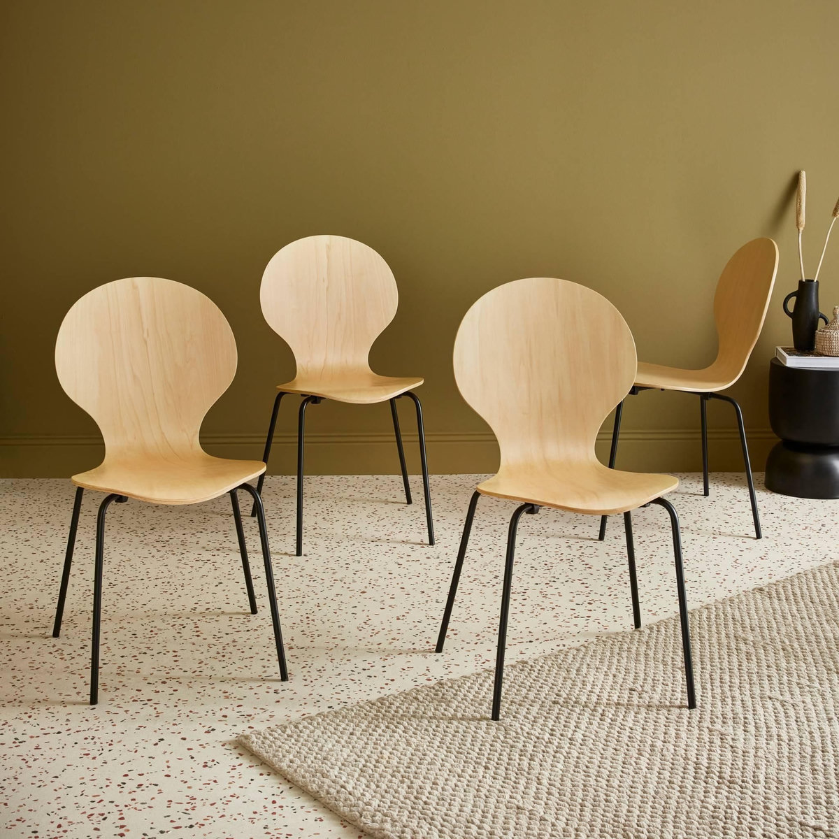 SWEEEK Lot de 4 chaises naturelles. rétro empilables. bois d'hévéa et contreplaqué. pieds en acier. Naomi. L 43 x P 48 x H 87cm