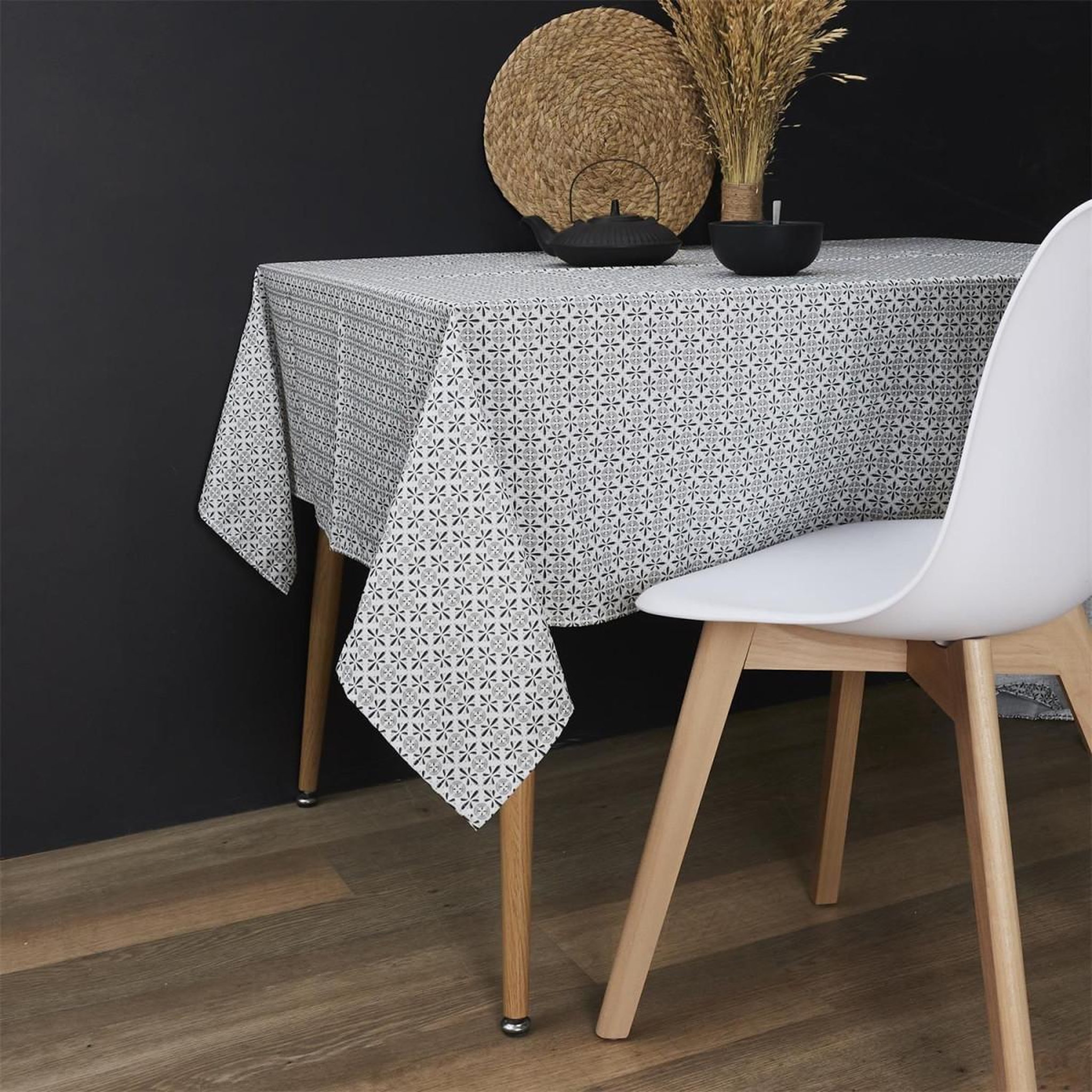 Voir la diapositive 4 : The Home Deco Factory Nappe antitache imprimée  cuzca  140x240cm gris