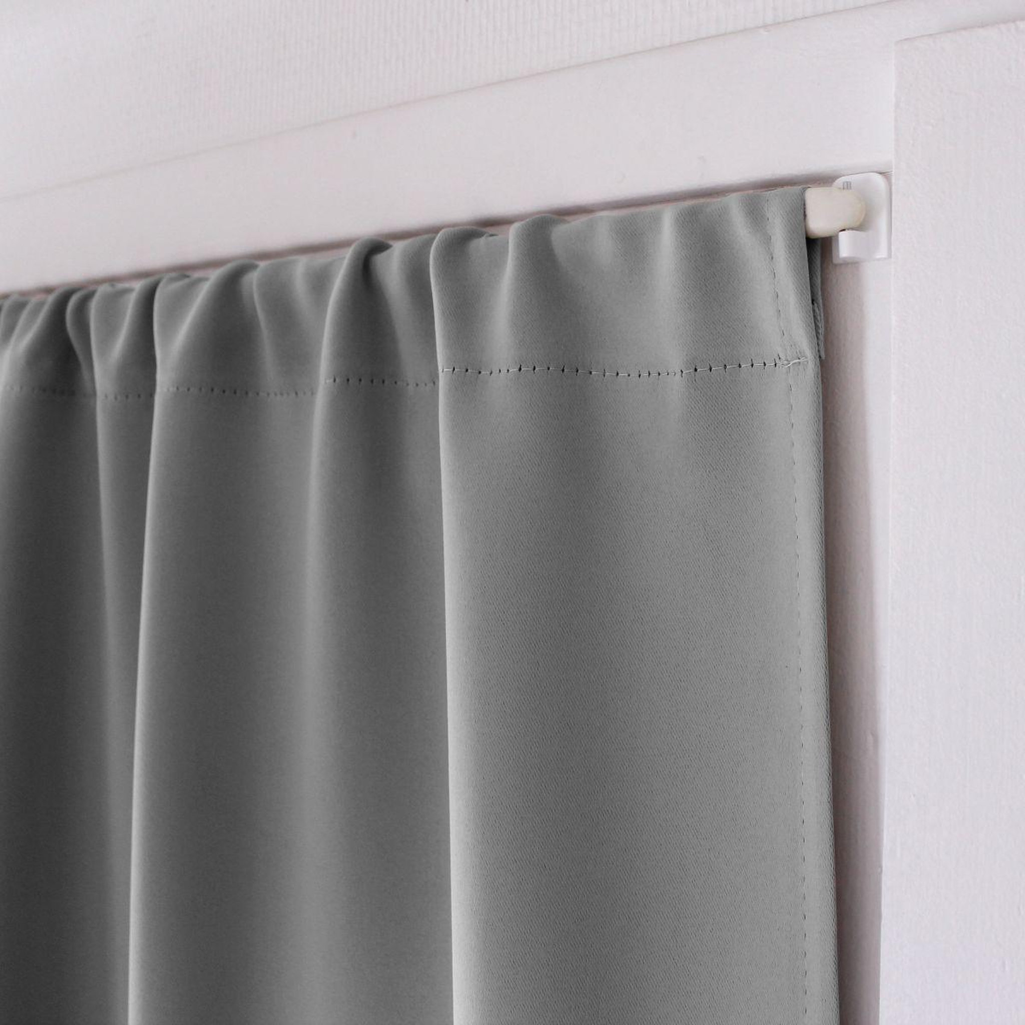 Voir la diapositive 3 : ENJOY HOME Rideau de porte occultant  reglisse  90x210cm gris clair