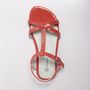 Voir la diapositive 2 : IN EXTENSO Nu pied fille