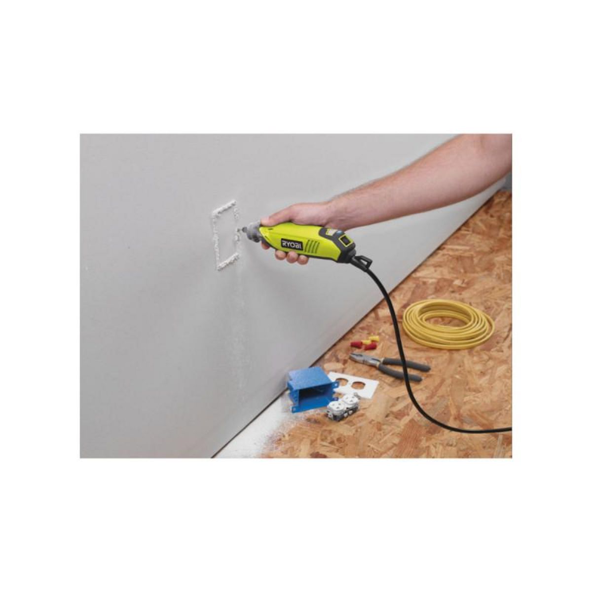 Ryobi Coffret outils multifonctions RYOBI 150W - 115 accessoires - arbre flexible - support télescopique