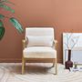 Voir la diapositive 2 : SWEEEK Fauteuil scandinave bois d'hévéa et tissu effet fausse fourrure blanc crème
