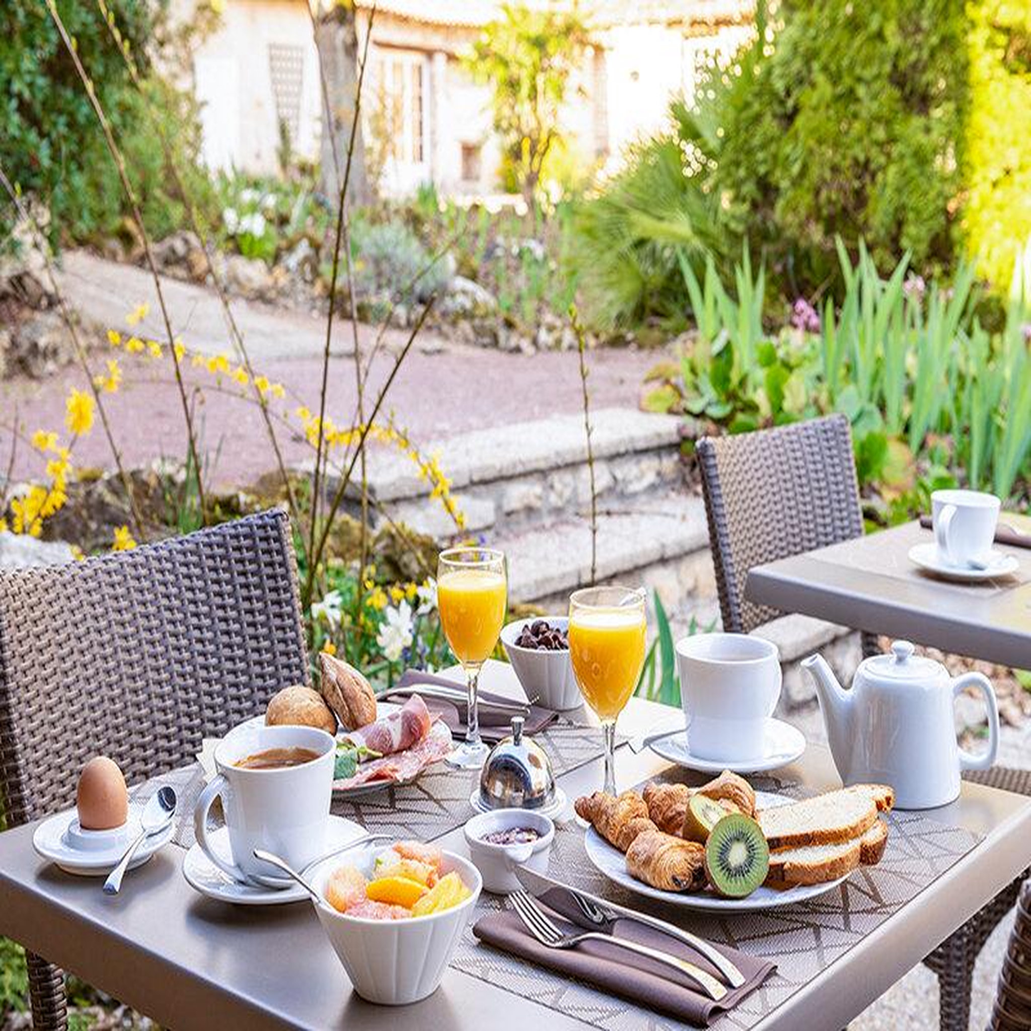 Voir la diapositive 5 : Smartbox Escapade gourmande dans un château près de poitiers avec dîner menu 7 plats - coffret cadeau séjour