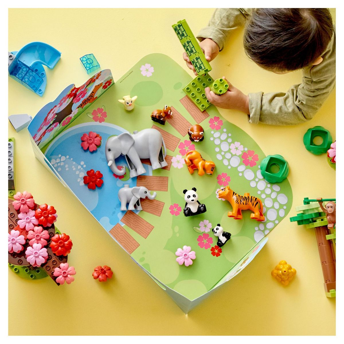 LEGO DUPLO 10974 Animaux Sauvages d&rsquo;Asie, Jouet et Figurines de Pandas, Oiseaux et Tigres